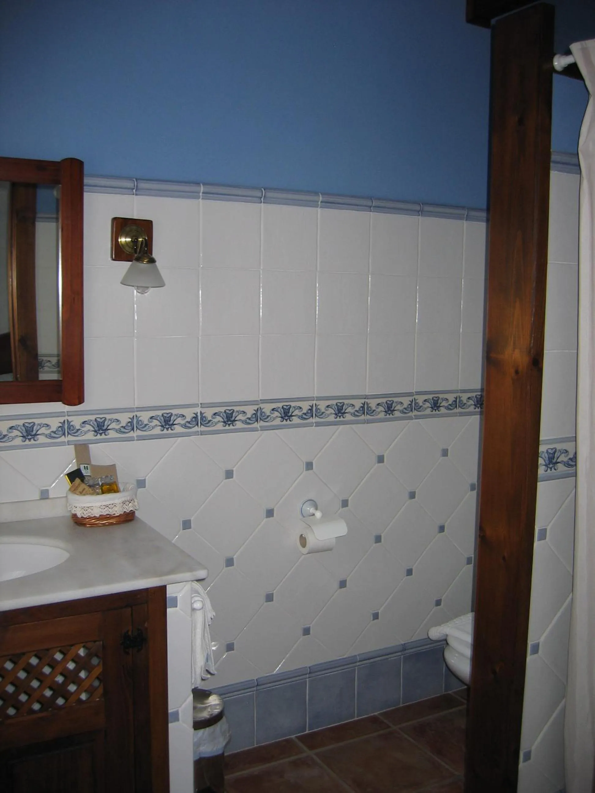 Bathroom in Hotel de Montaña Cueva Ahumada