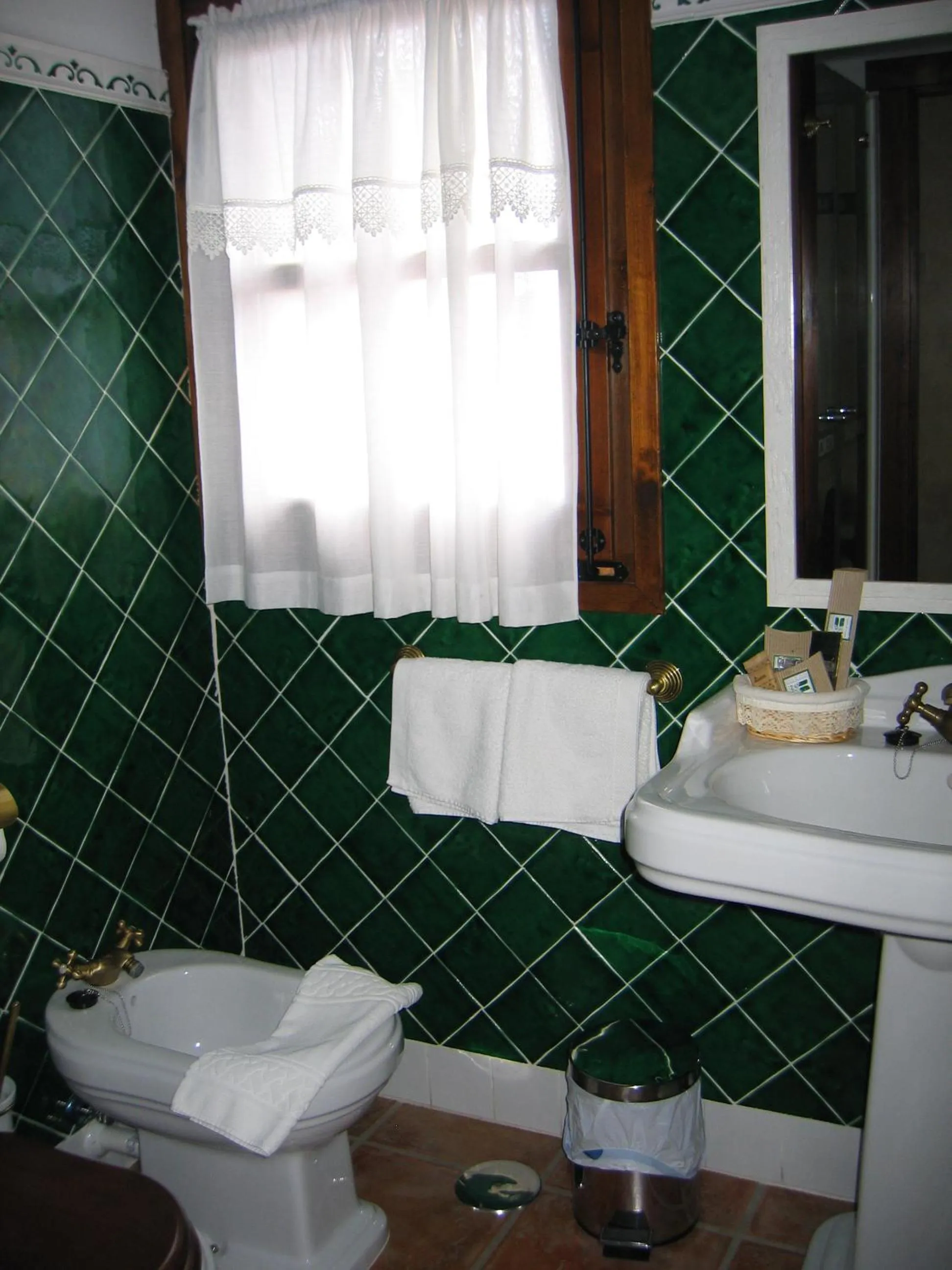 Bathroom in Hotel de Montaña Cueva Ahumada