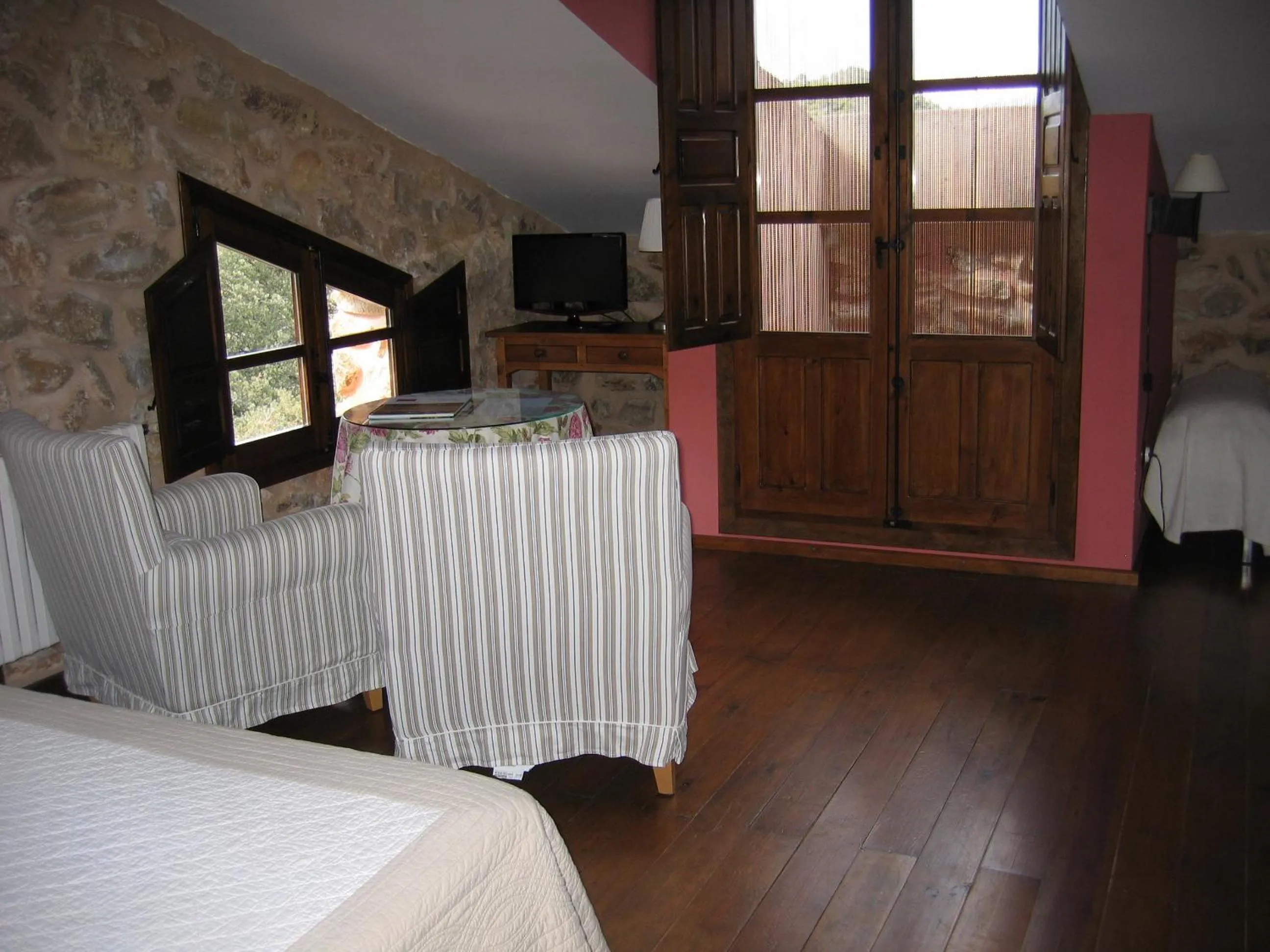 Photo of the whole room, Bed in Hotel de Montaña Cueva Ahumada