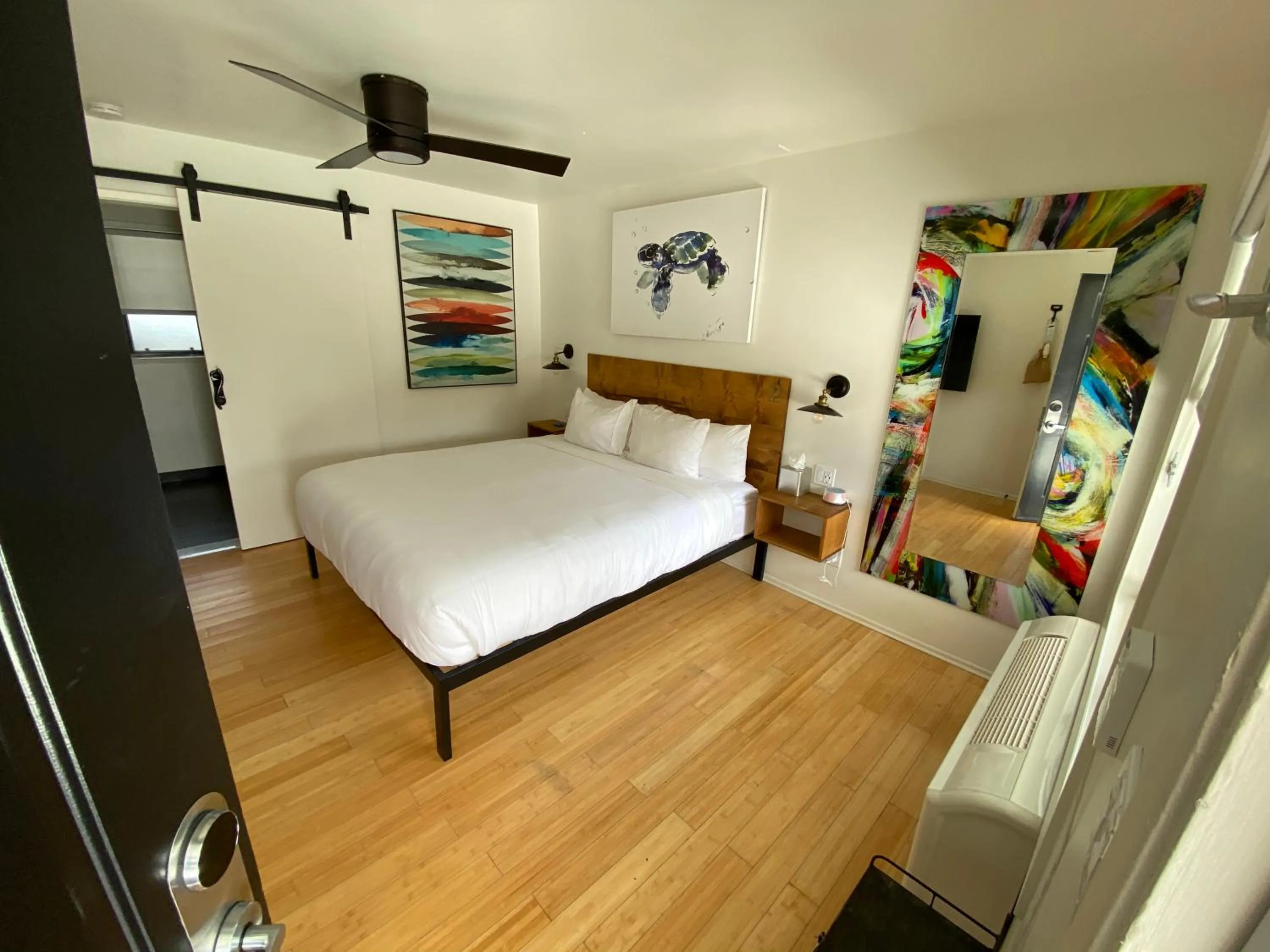 Photo of the whole room in Haley Hotel