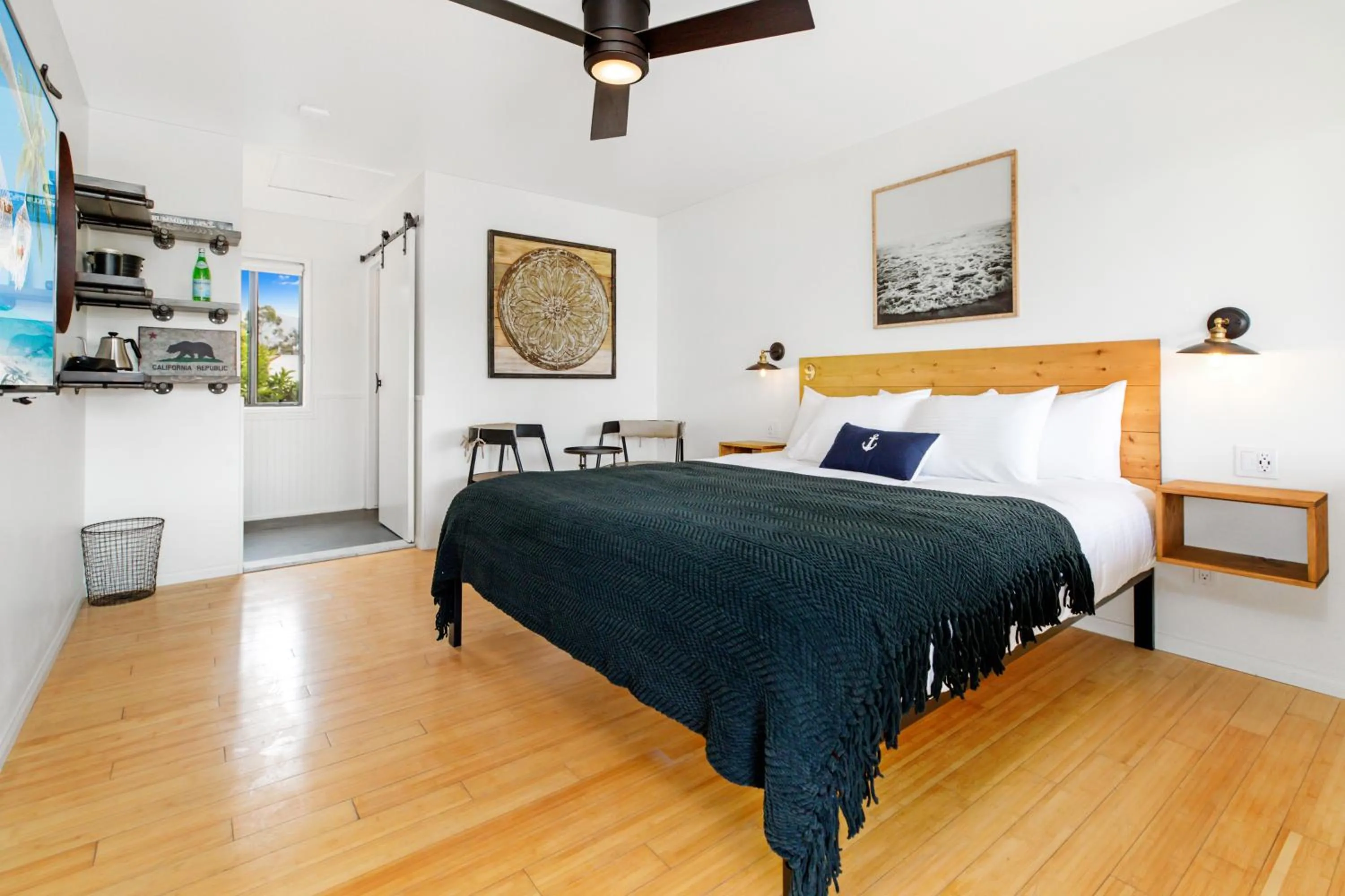 Photo of the whole room in Haley Hotel