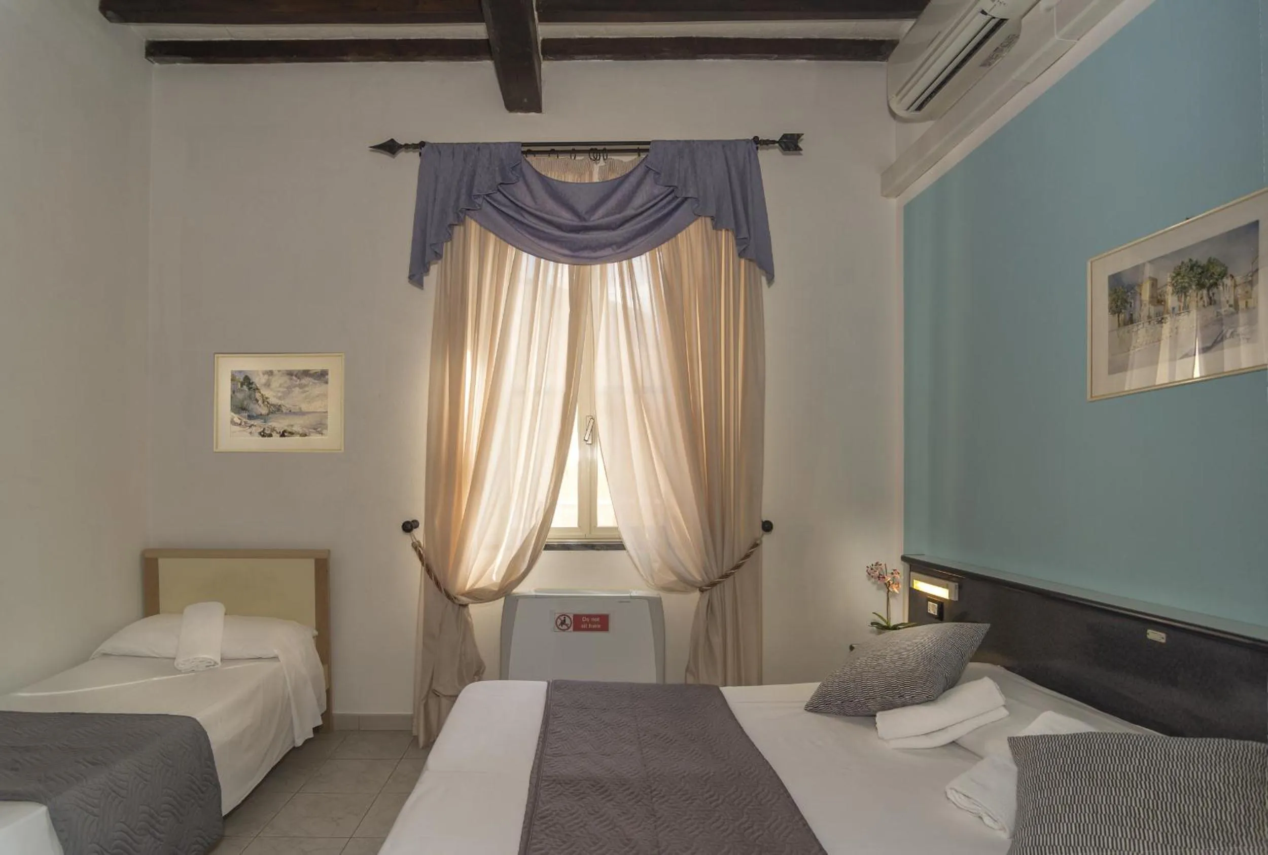 Photo of the whole room, Bed in Hotel Amalfitana