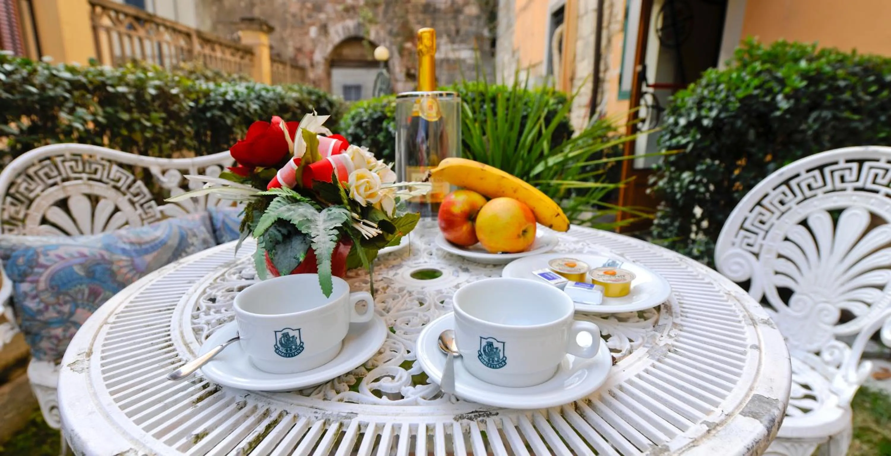 Restaurant/places to eat in Hotel Amalfitana