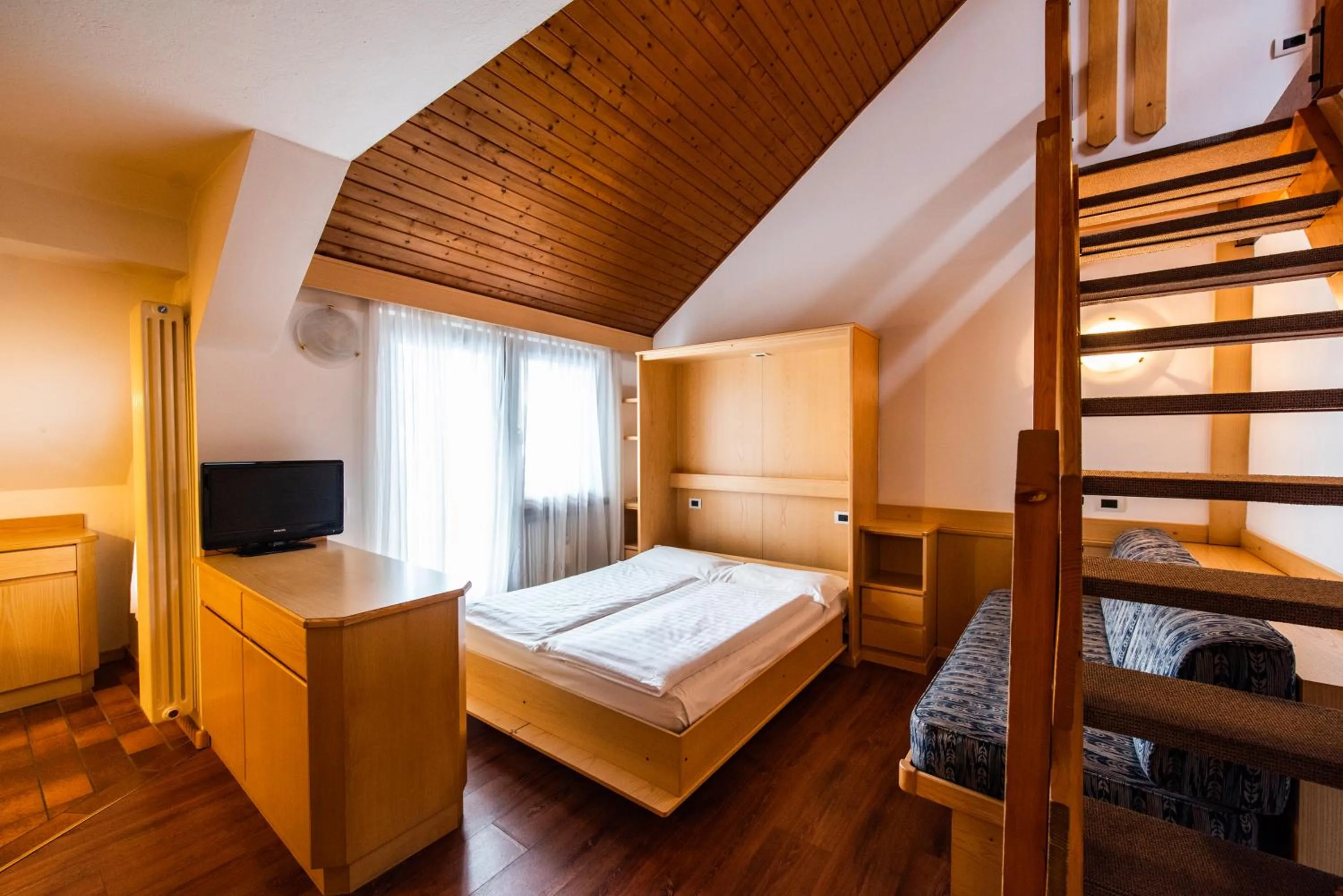 TV and multimedia, Bed in Residence Contrin