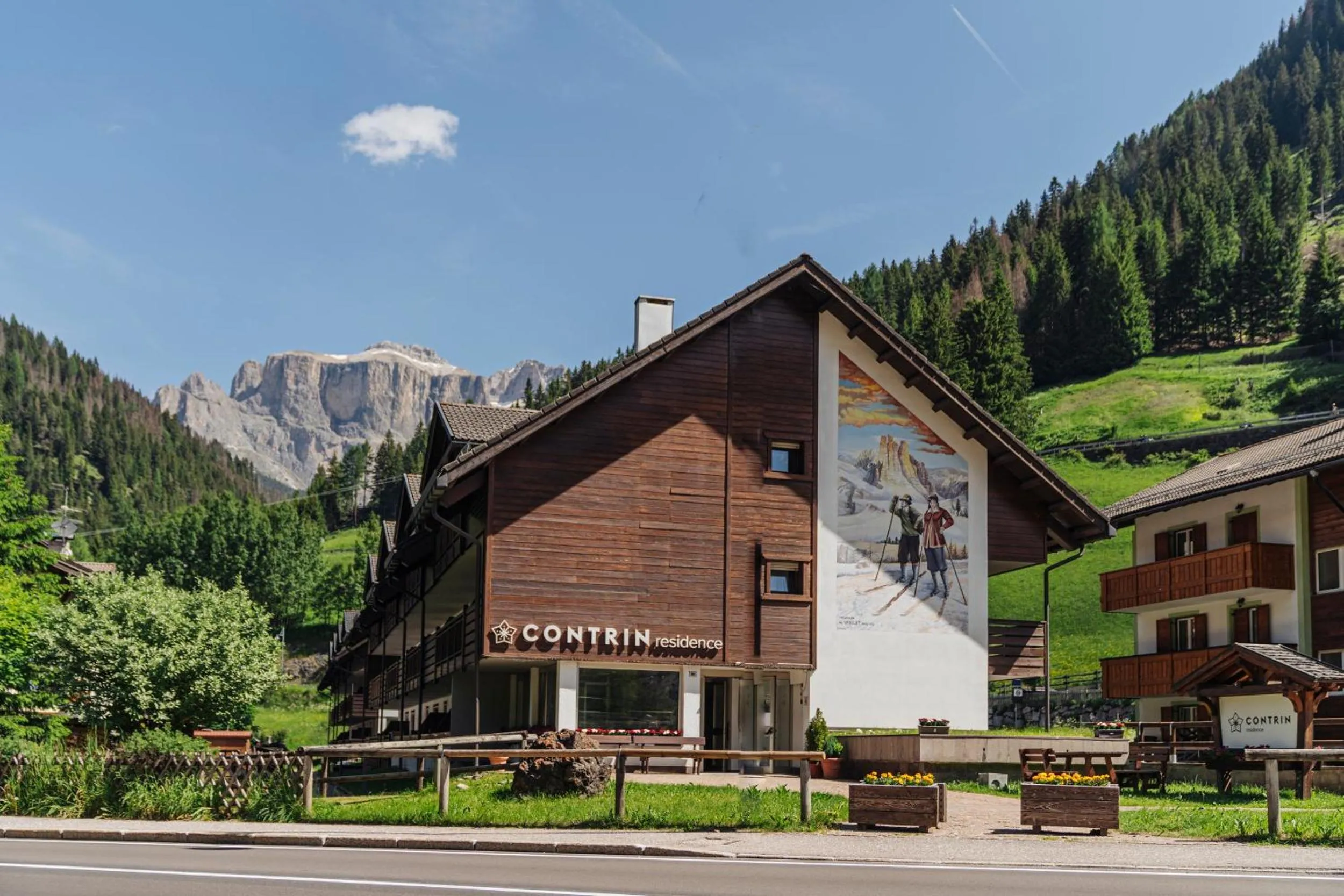 Property building in Residence Contrin