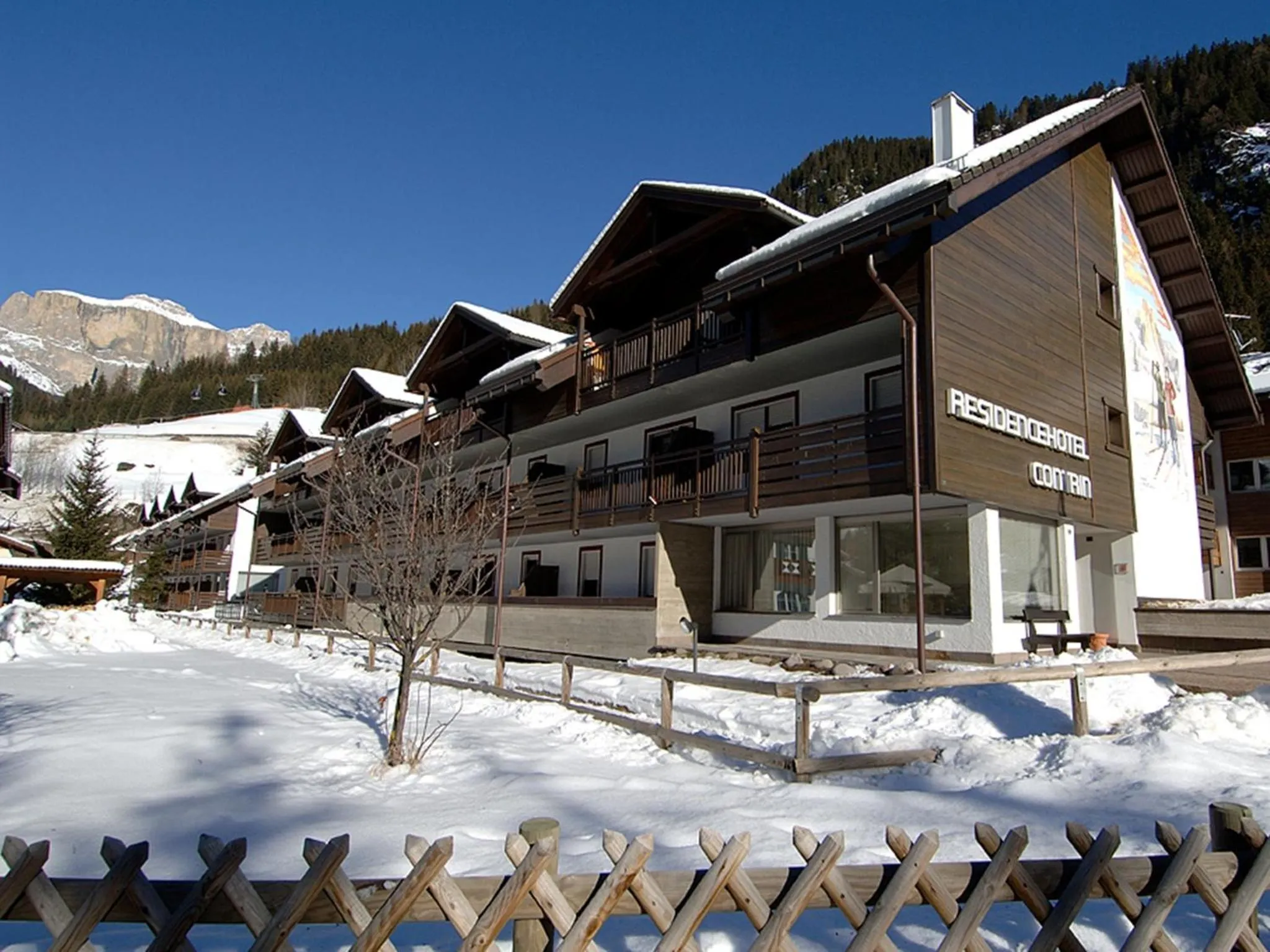 Facade/entrance in Residence Contrin