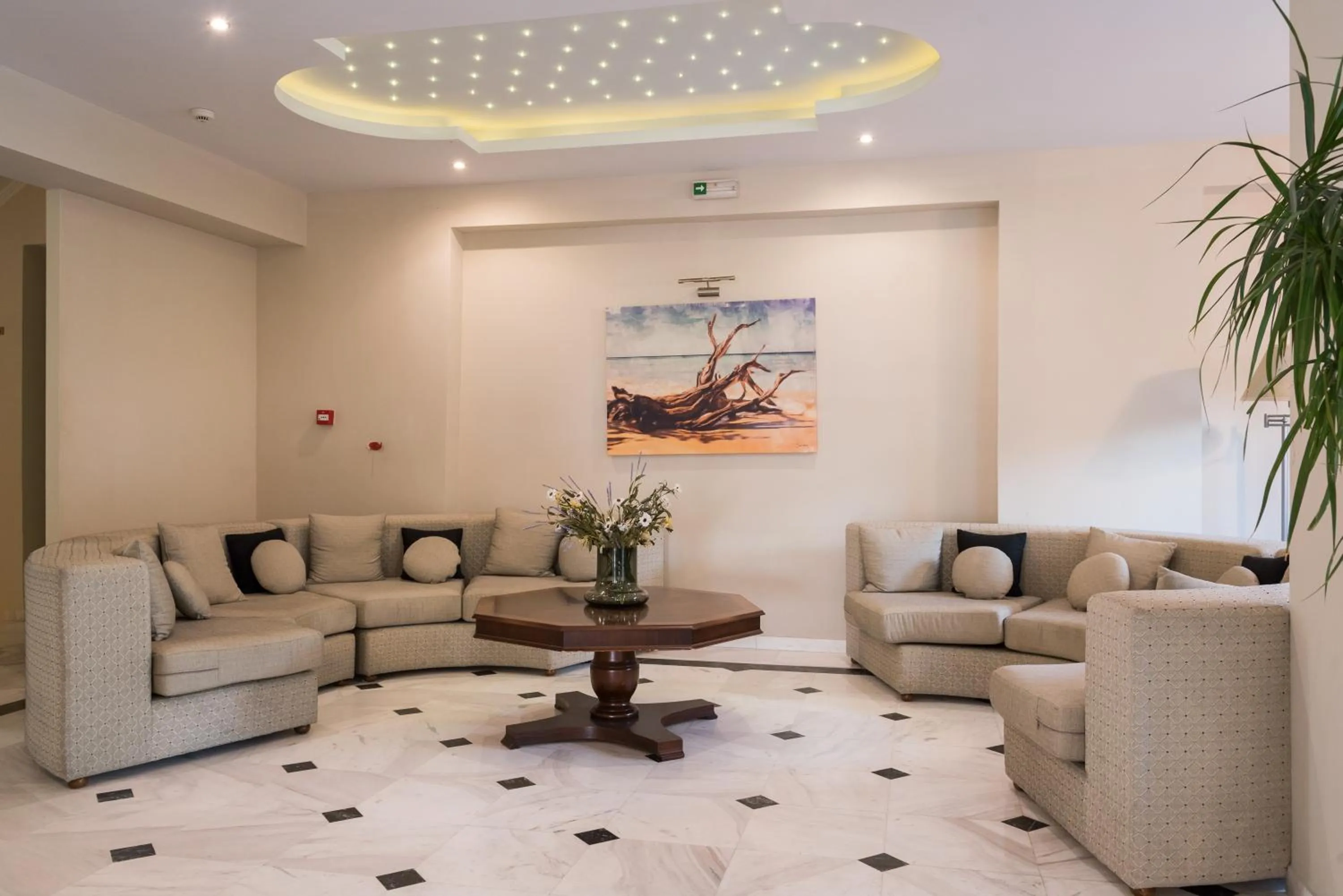 Lobby or reception in Windmill Hotel