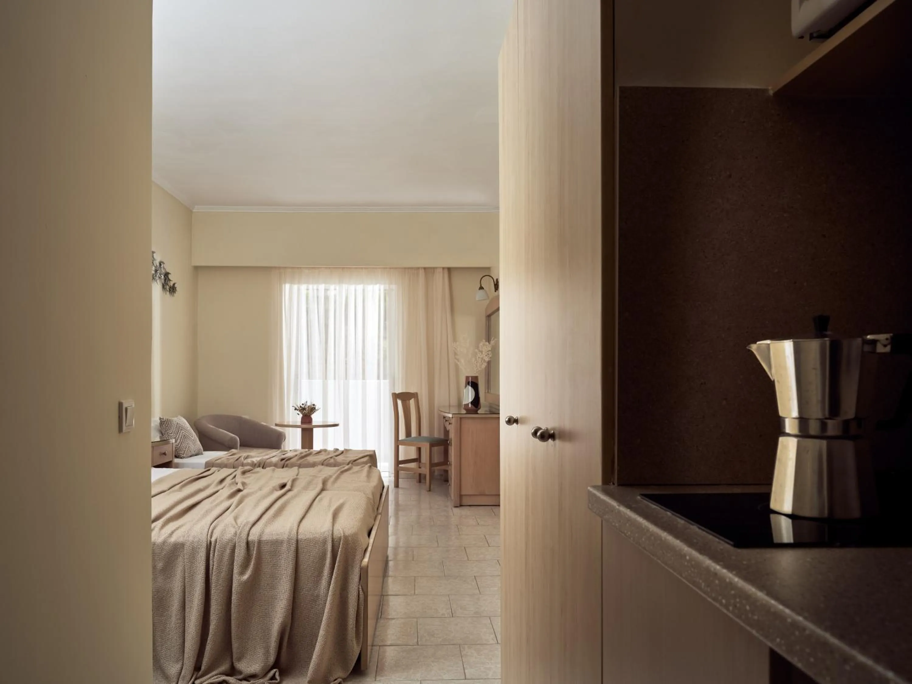 Photo of the whole room, Bed in Windmill Hotel