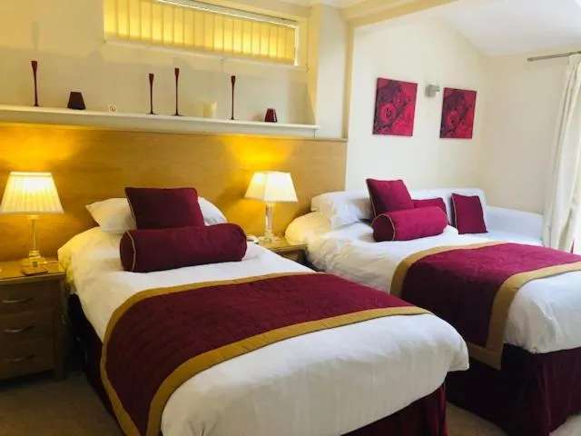 Bedroom, Bed in Avonpark House