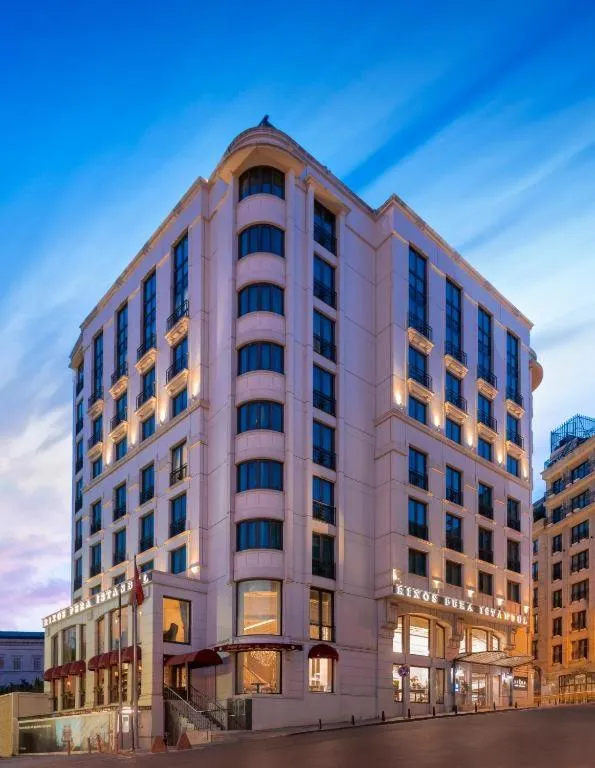 Quiet street view in Rixos Pera Istanbul