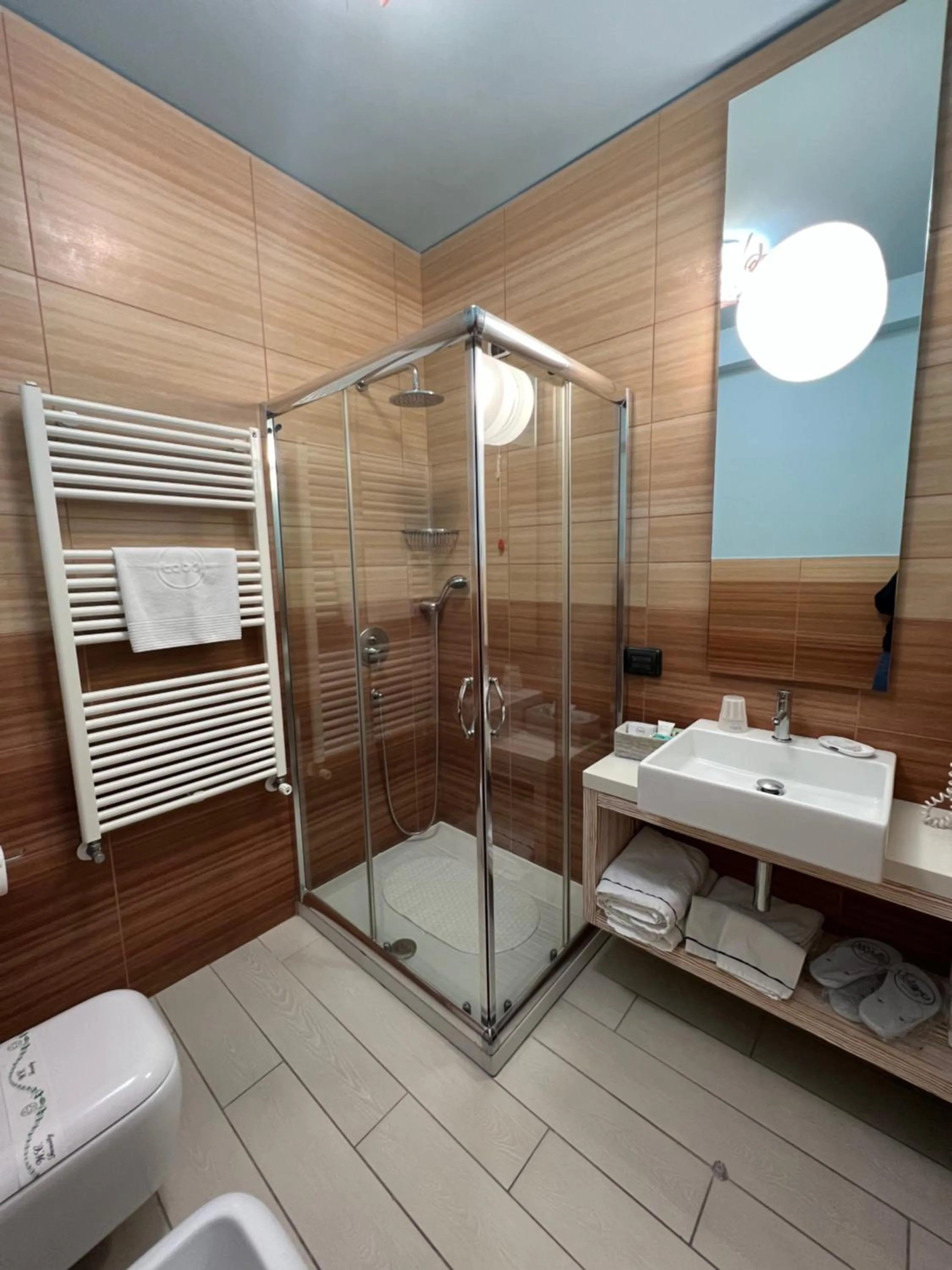 Shower in Tabù Hotel