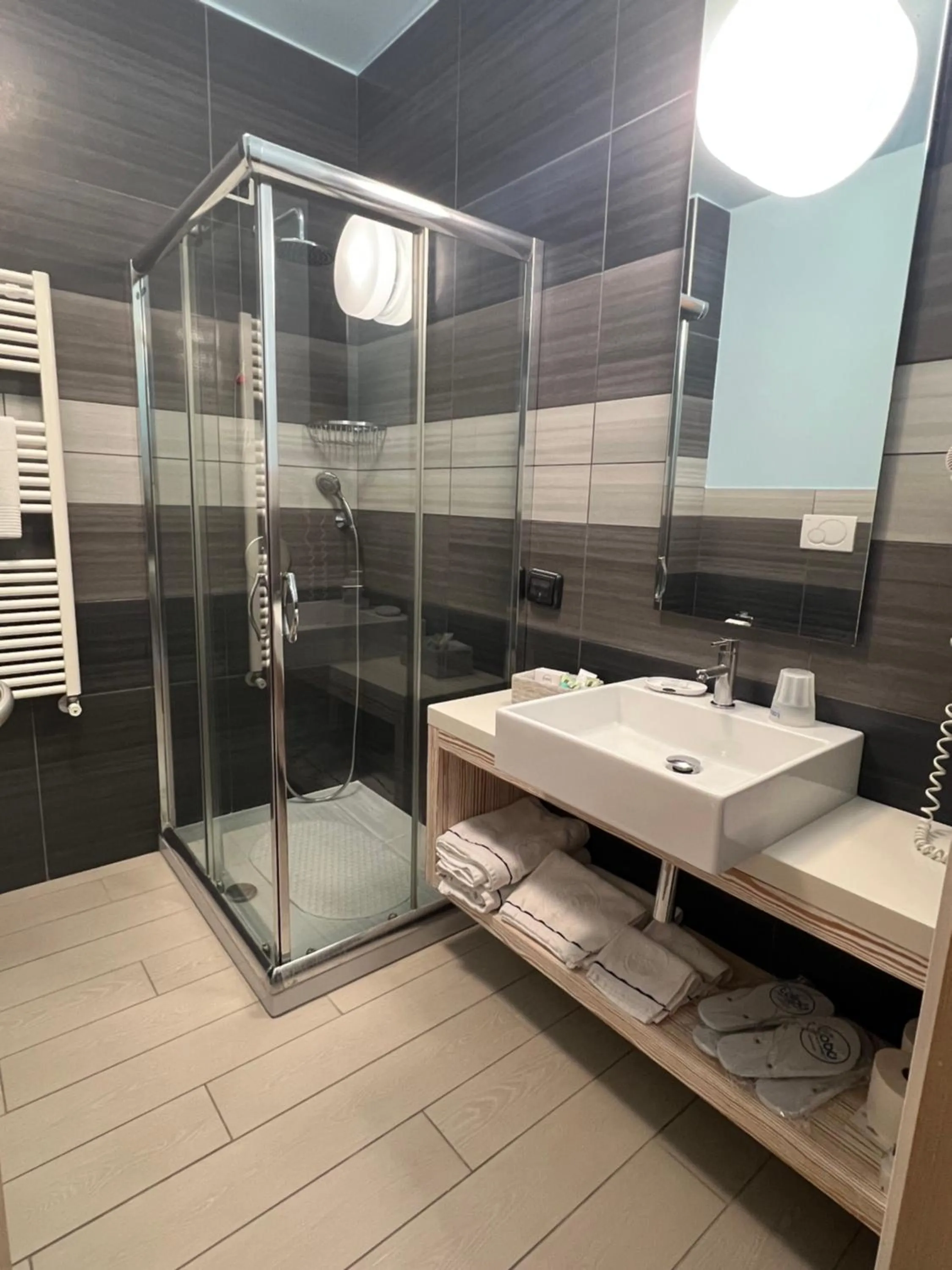 Shower in Tabù Hotel