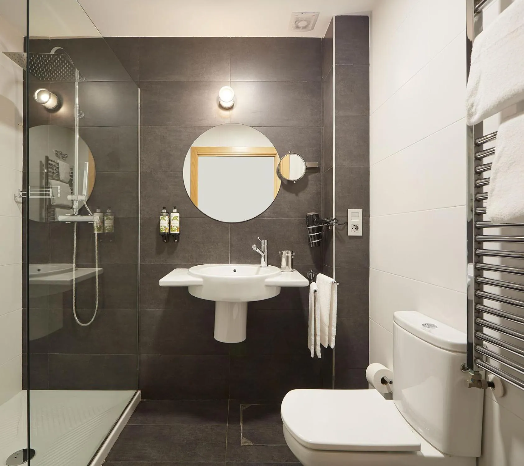 Bathroom in Hotel Boutique Txanka Erreka PARKING INCLUIDO