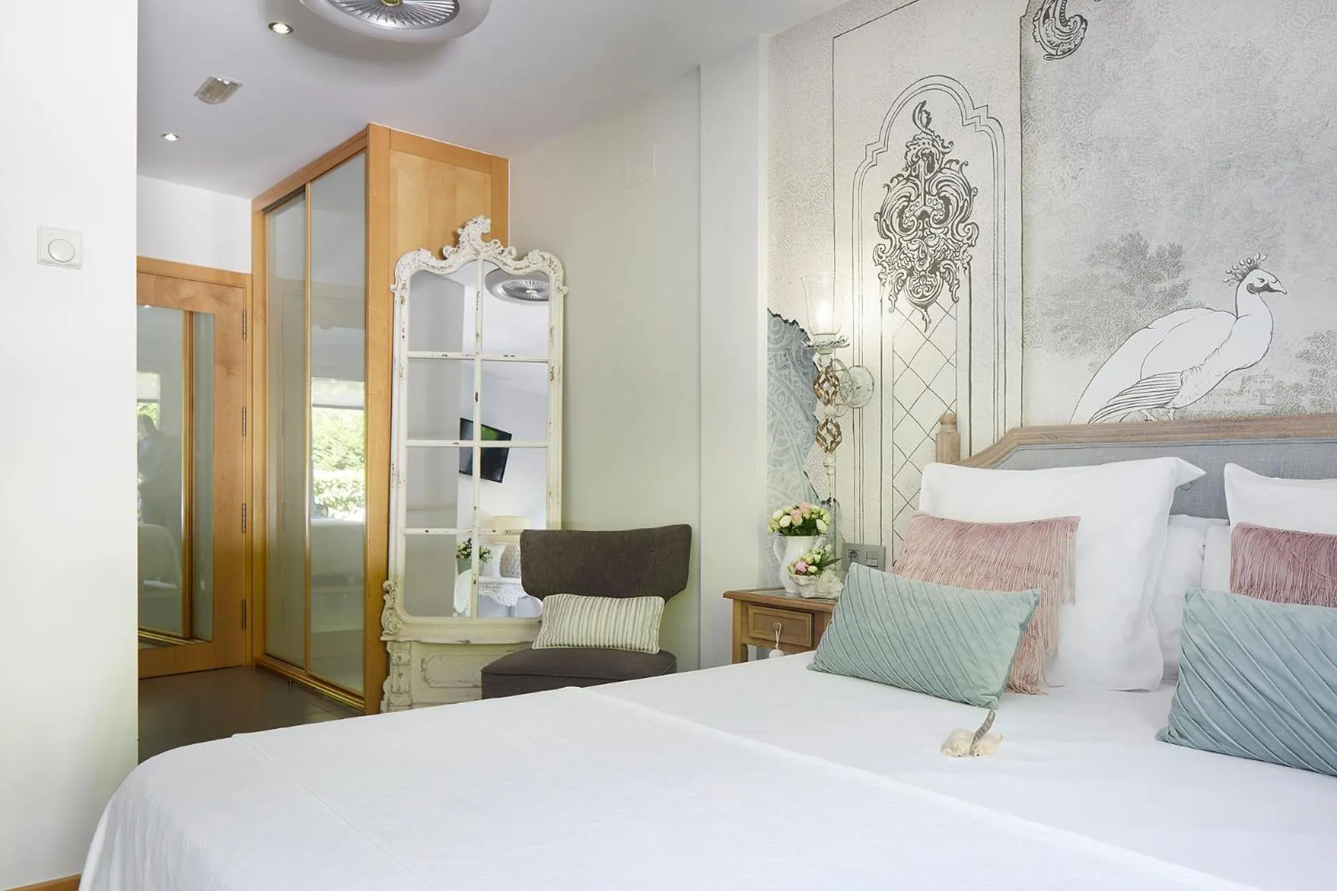 Photo of the whole room in Hotel Boutique Txanka Erreka PARKING INCLUIDO