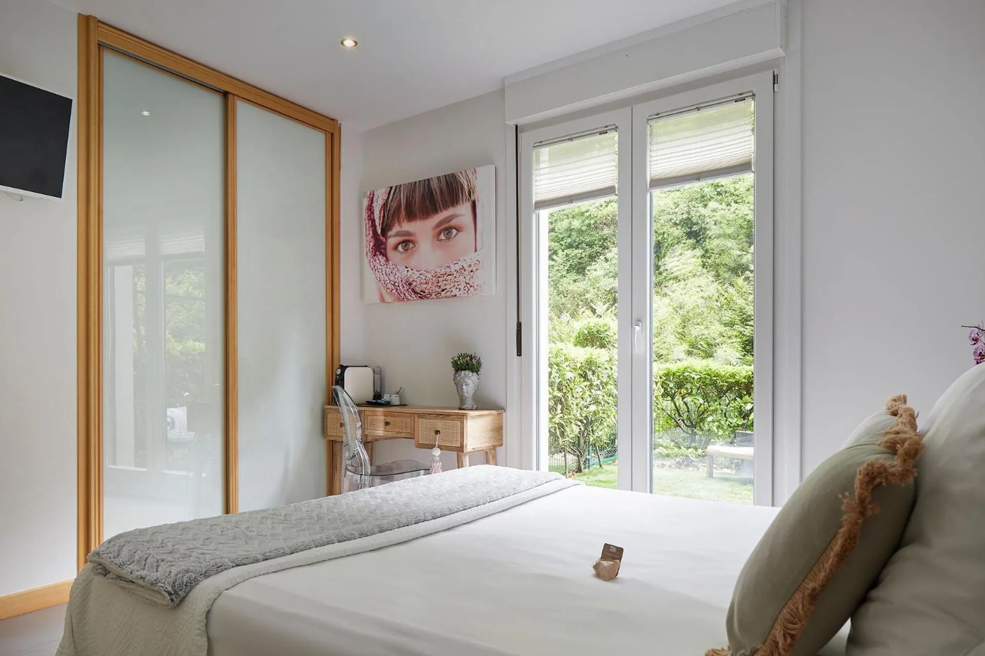 Photo of the whole room in Hotel Boutique Txanka Erreka PARKING INCLUIDO