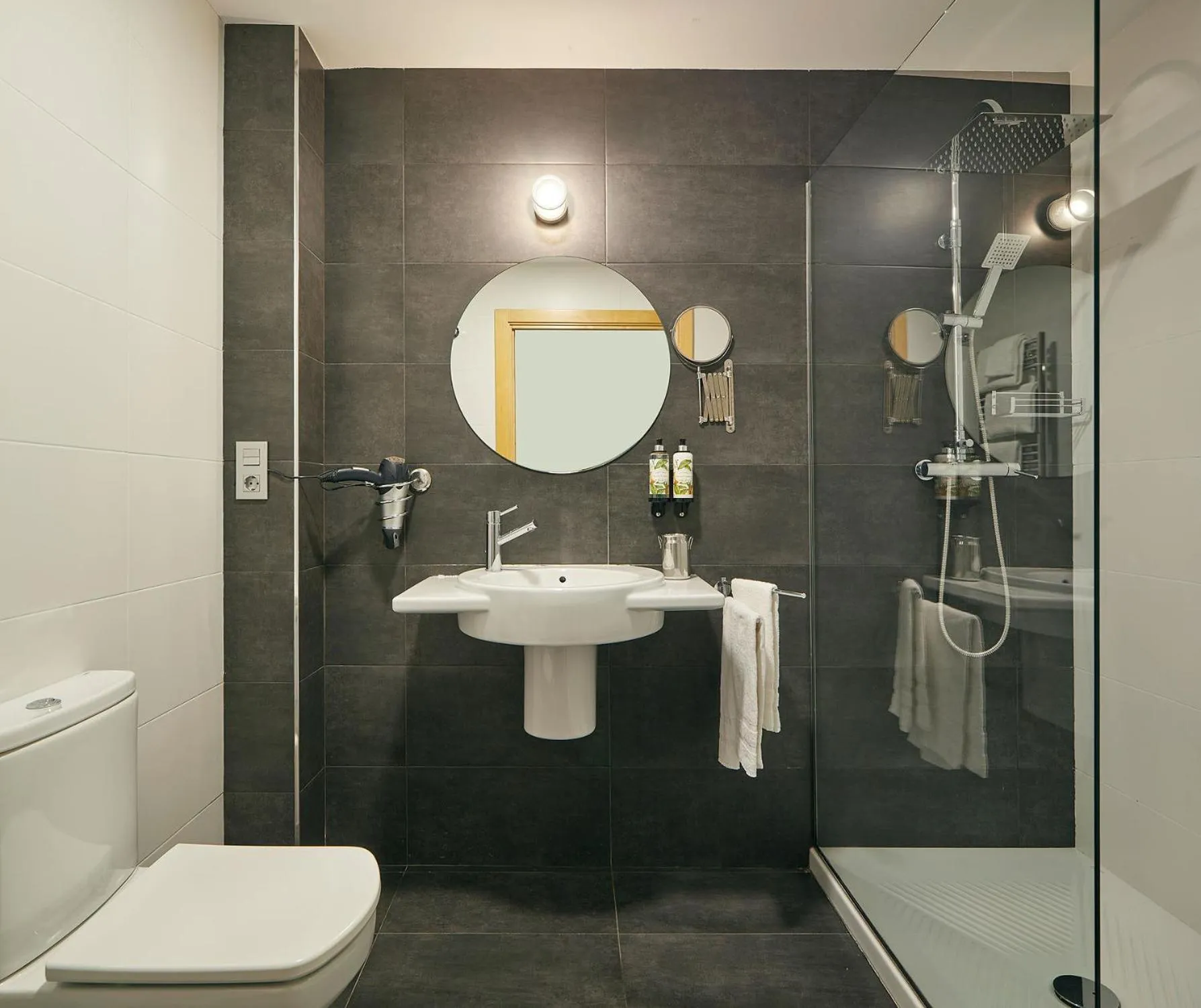 Bathroom in Hotel Boutique Txanka Erreka PARKING INCLUIDO