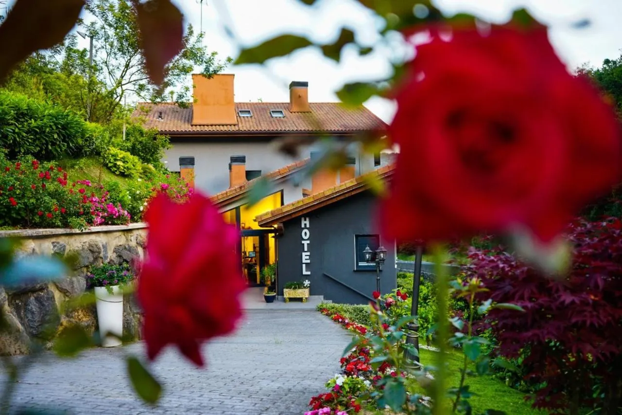 Property building in Hotel Boutique Txanka Erreka PARKING INCLUIDO