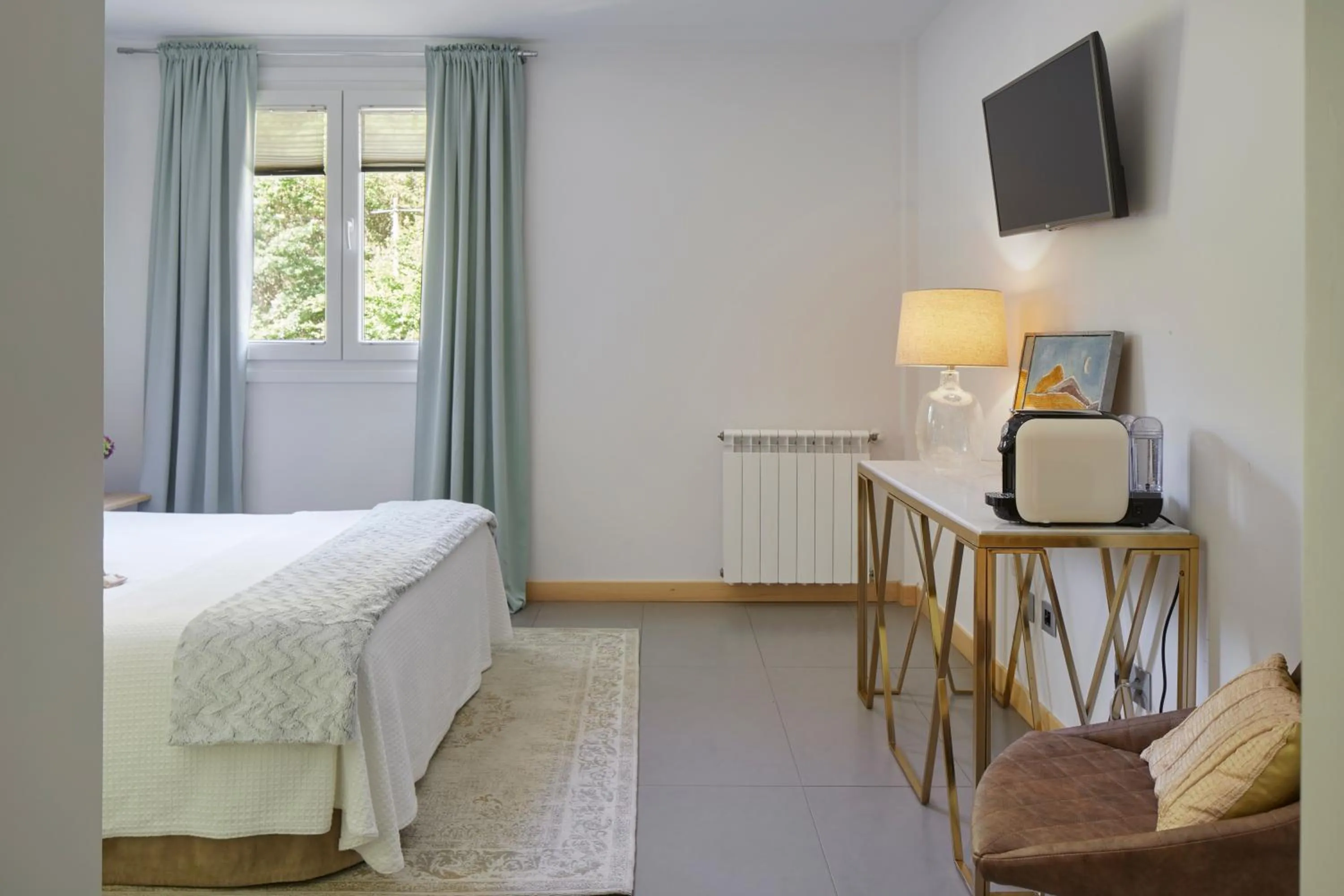 Photo of the whole room in Hotel Boutique Txanka Erreka PARKING INCLUIDO