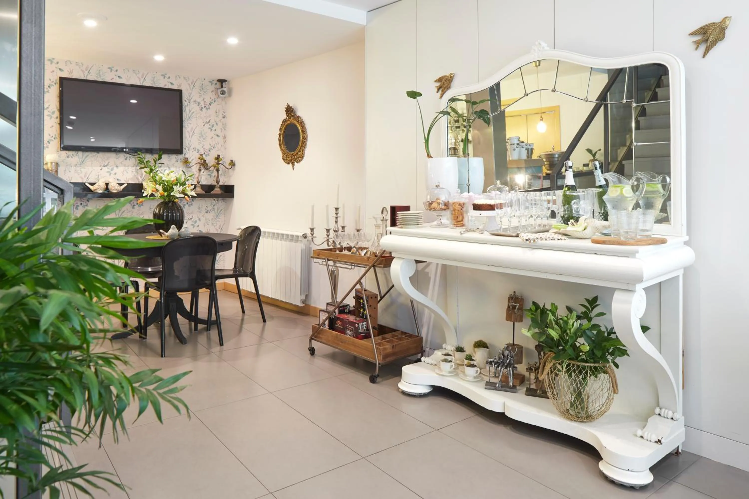 TV and multimedia in Hotel Boutique Txanka Erreka PARKING INCLUIDO