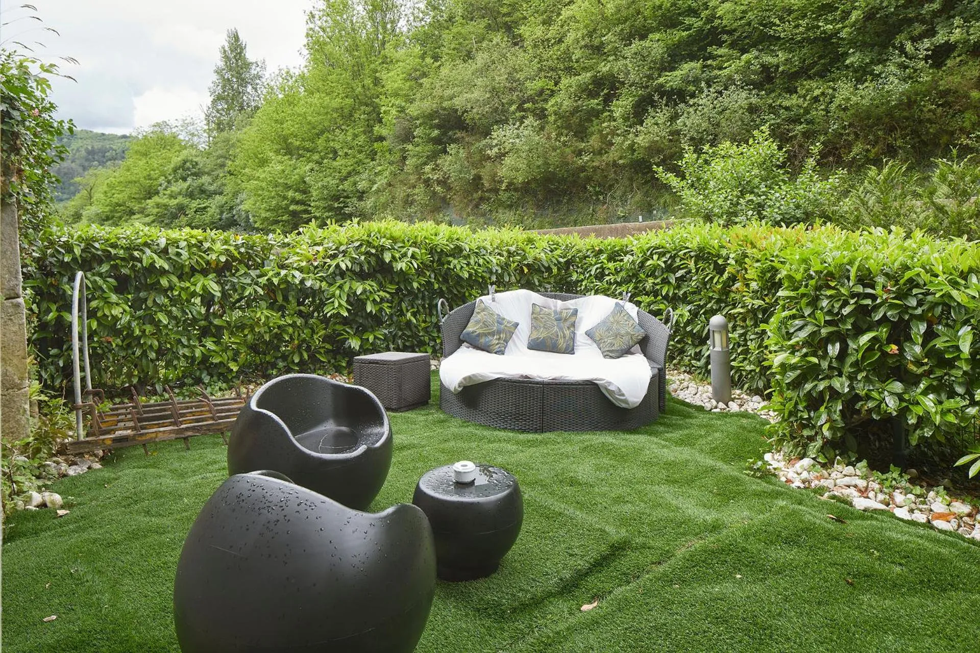 Garden view in Hotel Boutique Txanka Erreka PARKING INCLUIDO