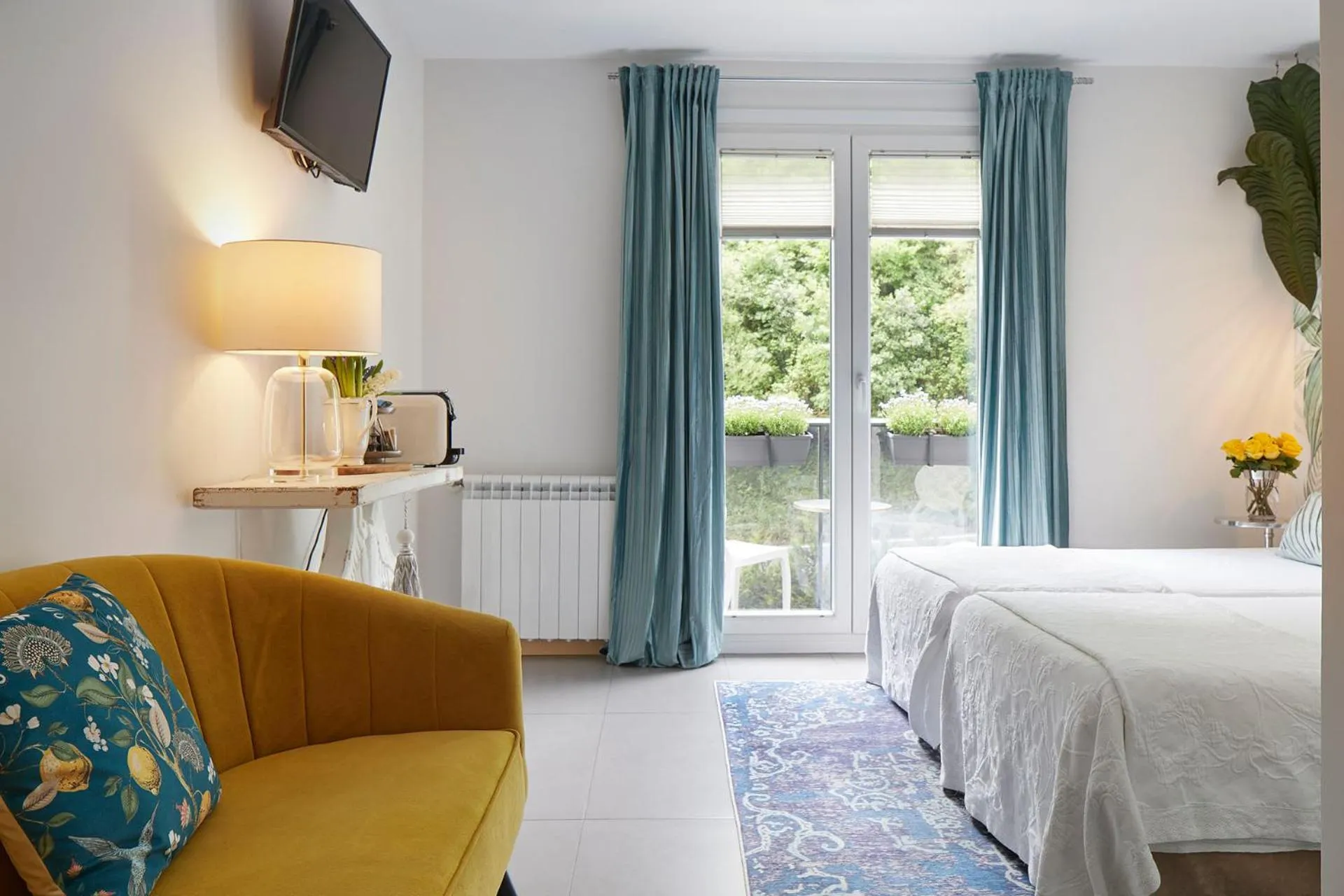 Photo of the whole room in Hotel Boutique Txanka Erreka PARKING INCLUIDO