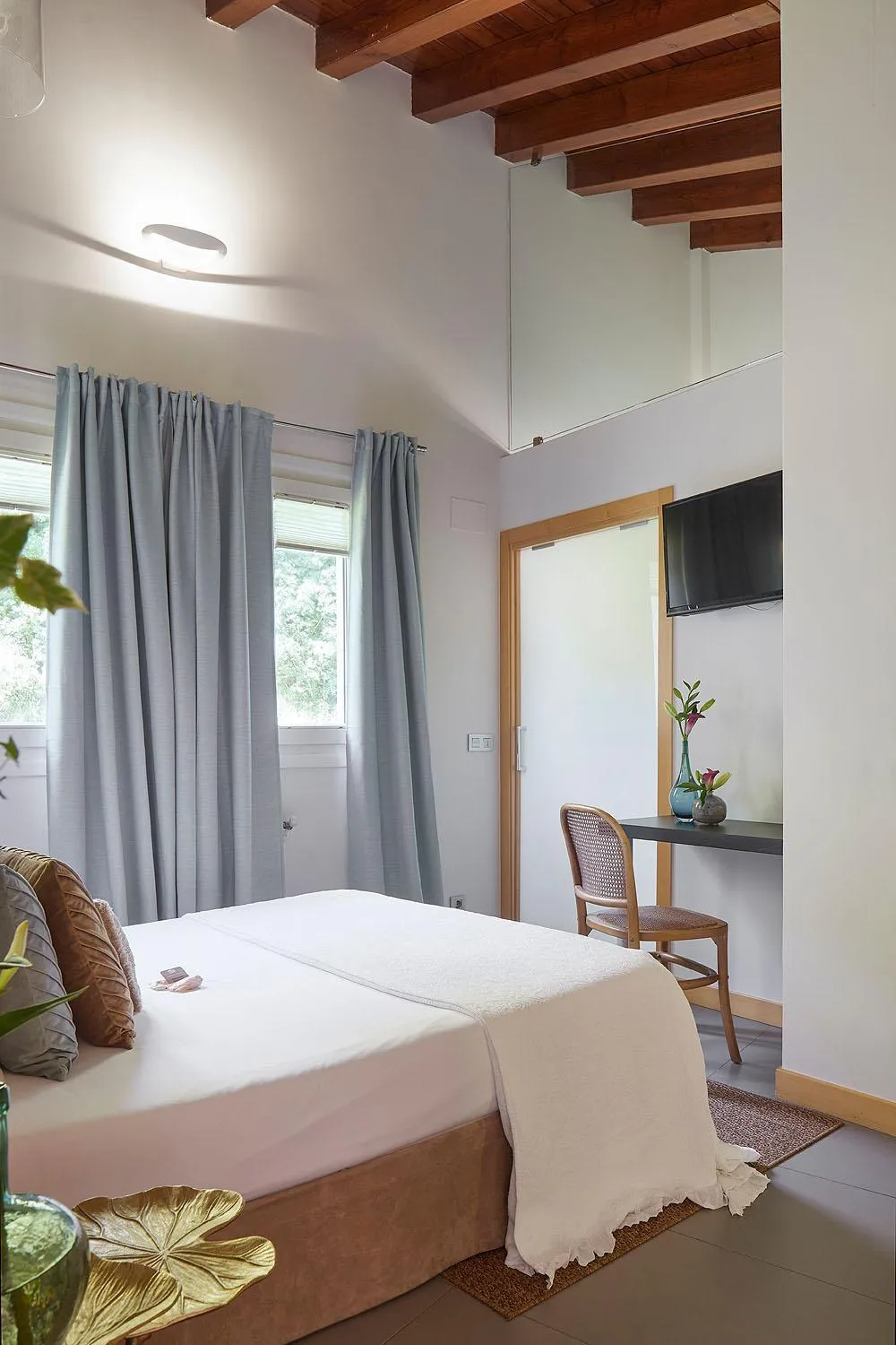 Photo of the whole room in Hotel Boutique Txanka Erreka PARKING INCLUIDO