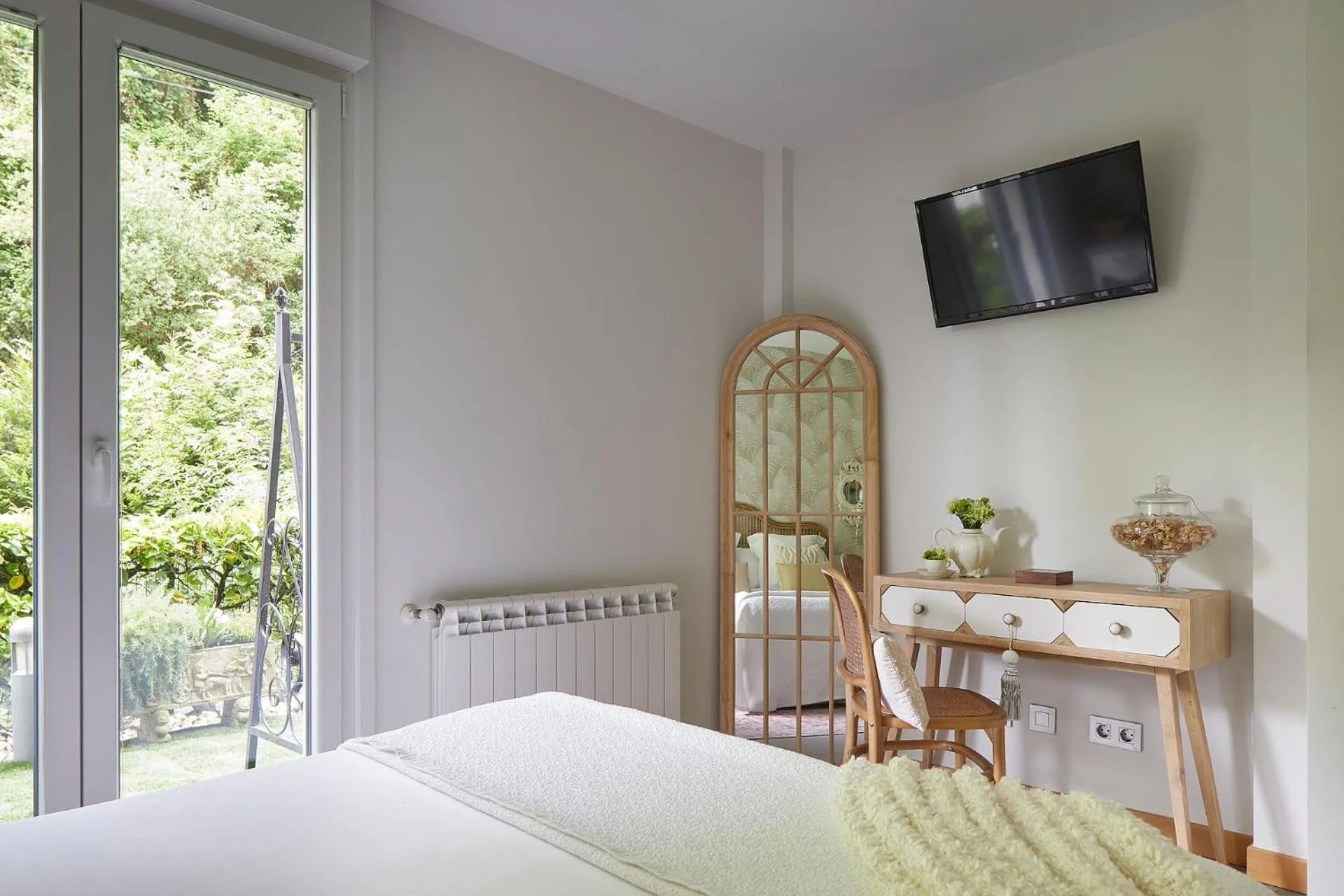 Bedroom in Hotel Boutique Txanka Erreka PARKING INCLUIDO