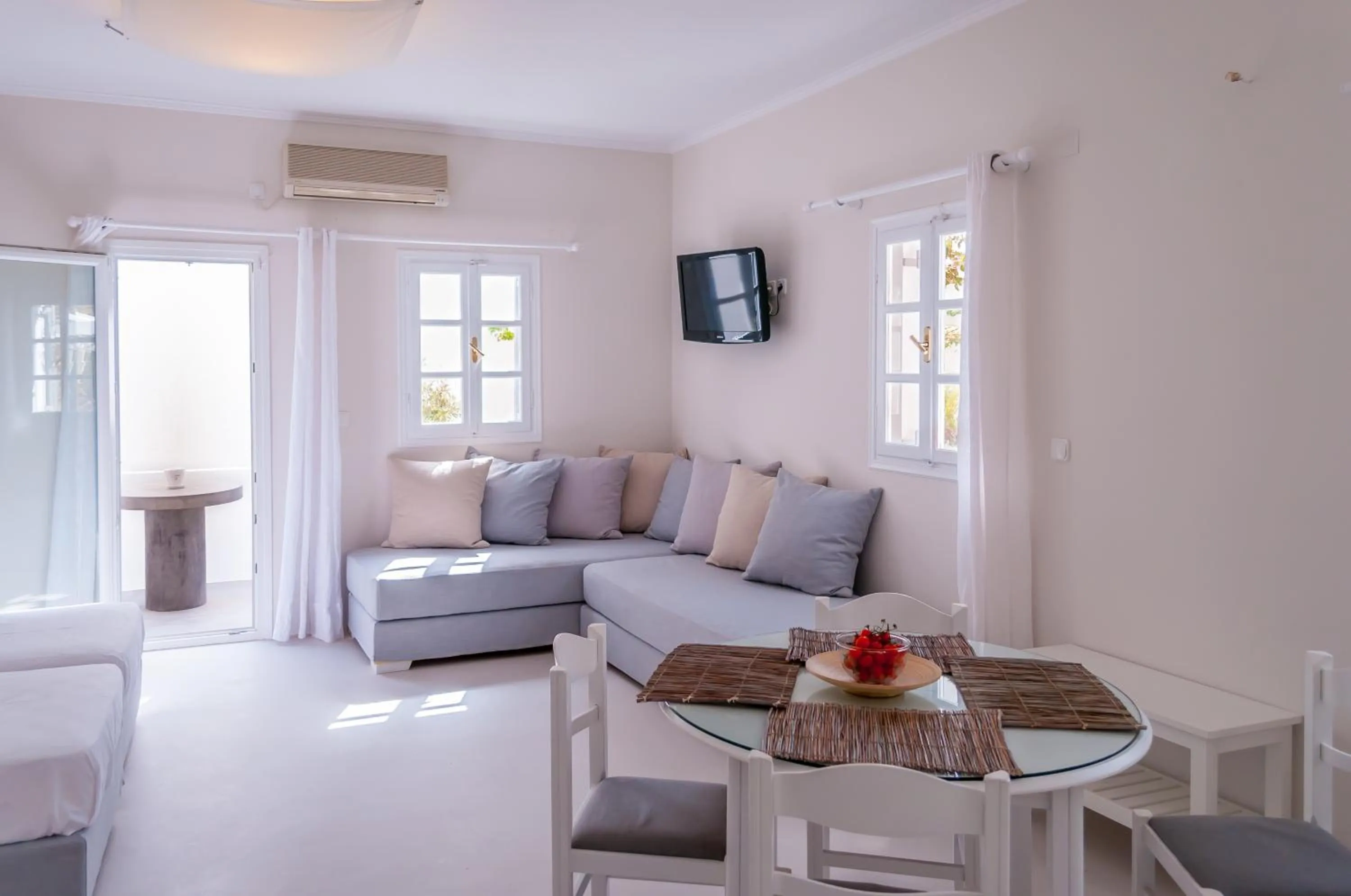 TV and multimedia in Milos Bay Suites