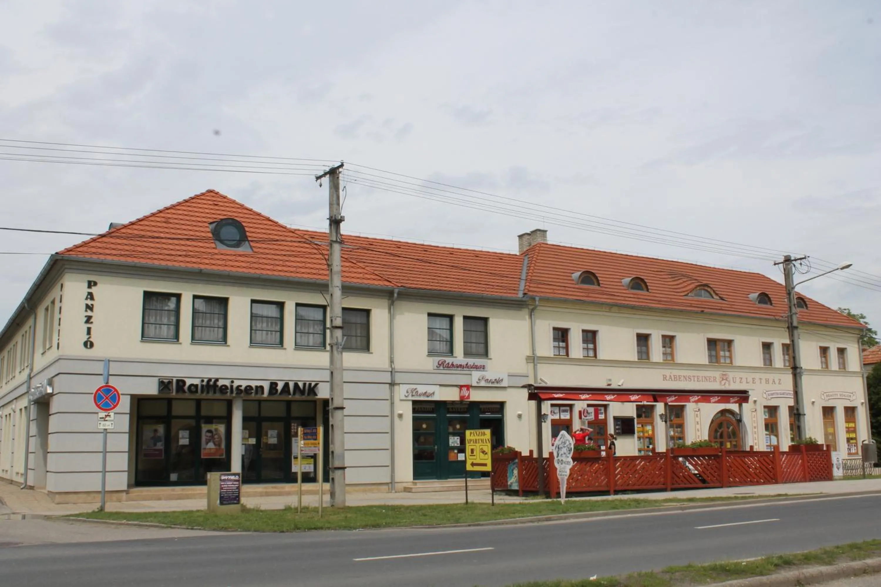 Facade/entrance in Rábensteiner Panzió