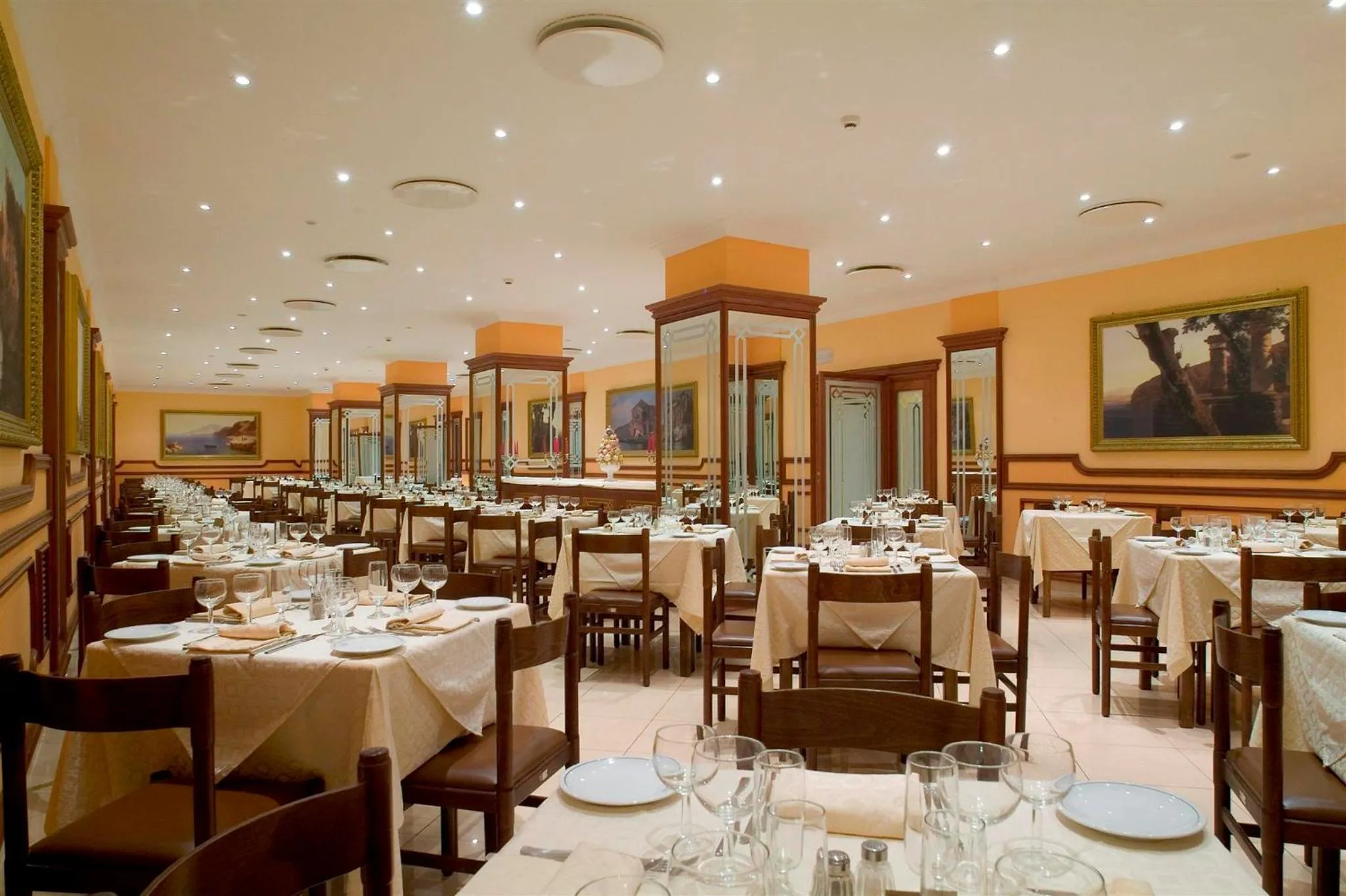 Restaurant/places to eat in Hotel Ascot Sorrento