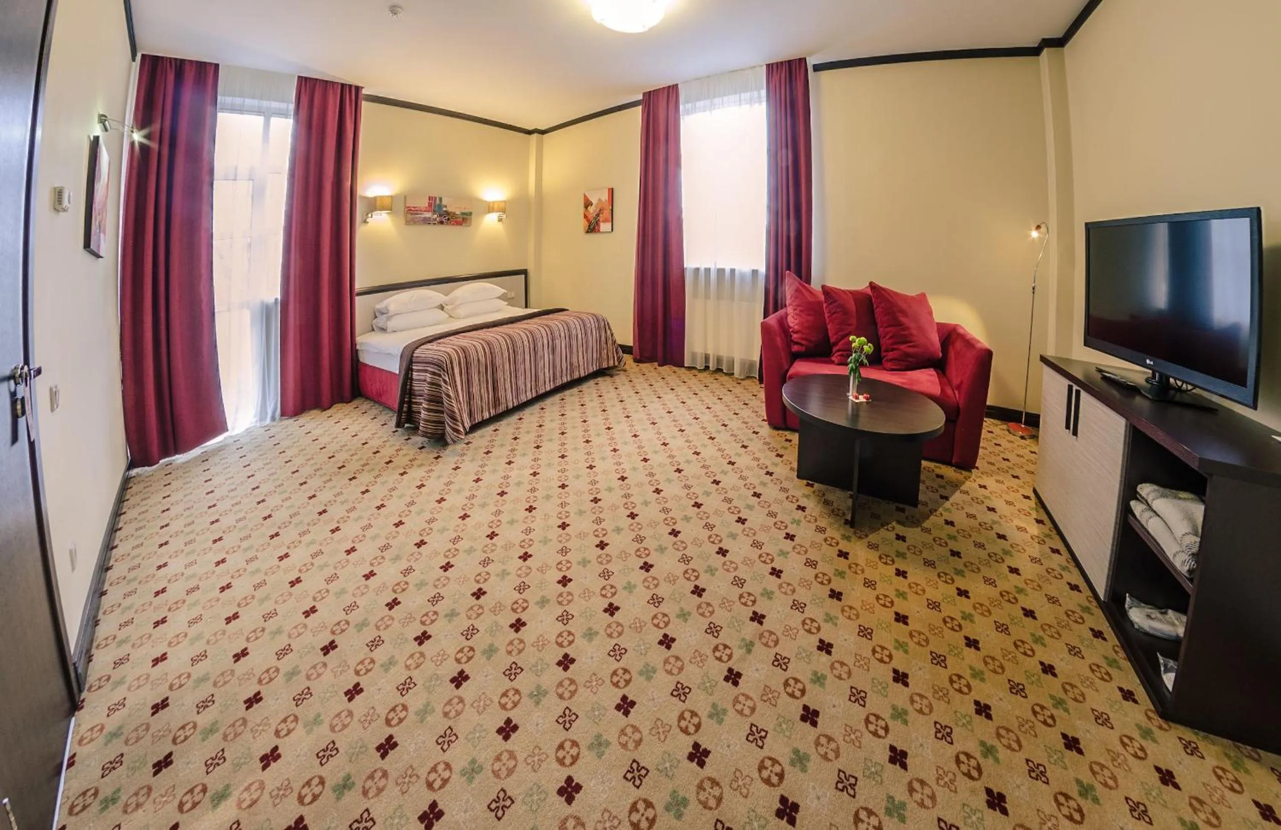 Photo of the whole room, Bed in Park-Hotel Golosievo