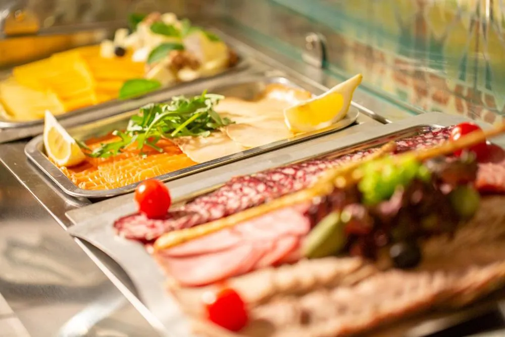 Restaurant/places to eat in Park-Hotel Golosievo