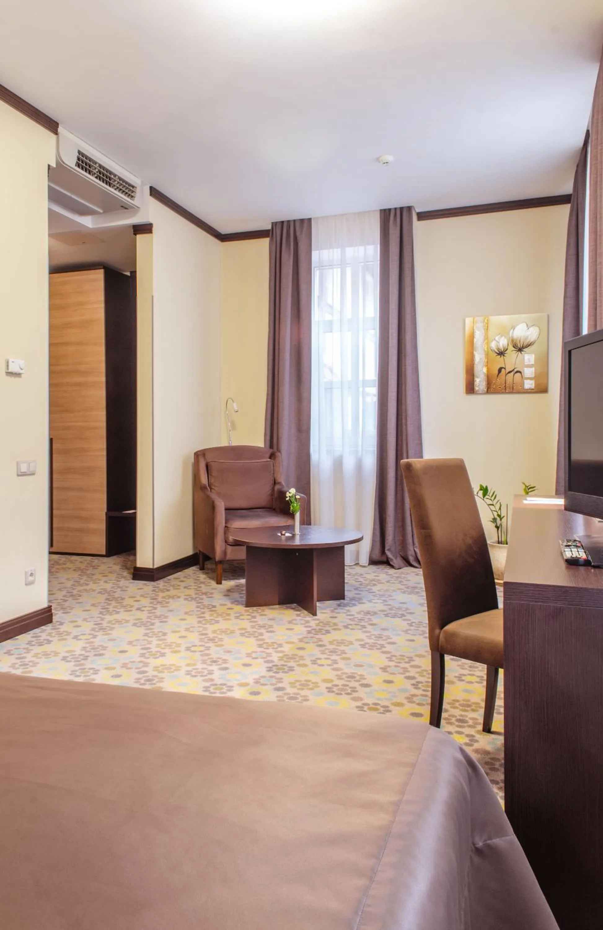 Photo of the whole room in Park-Hotel Golosievo