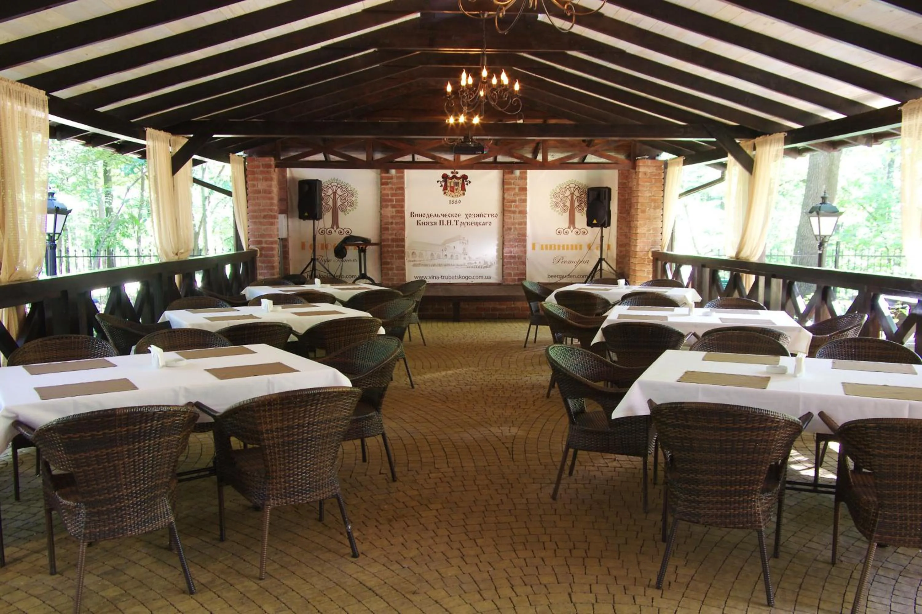 Restaurant/places to eat in Park-Hotel Golosievo