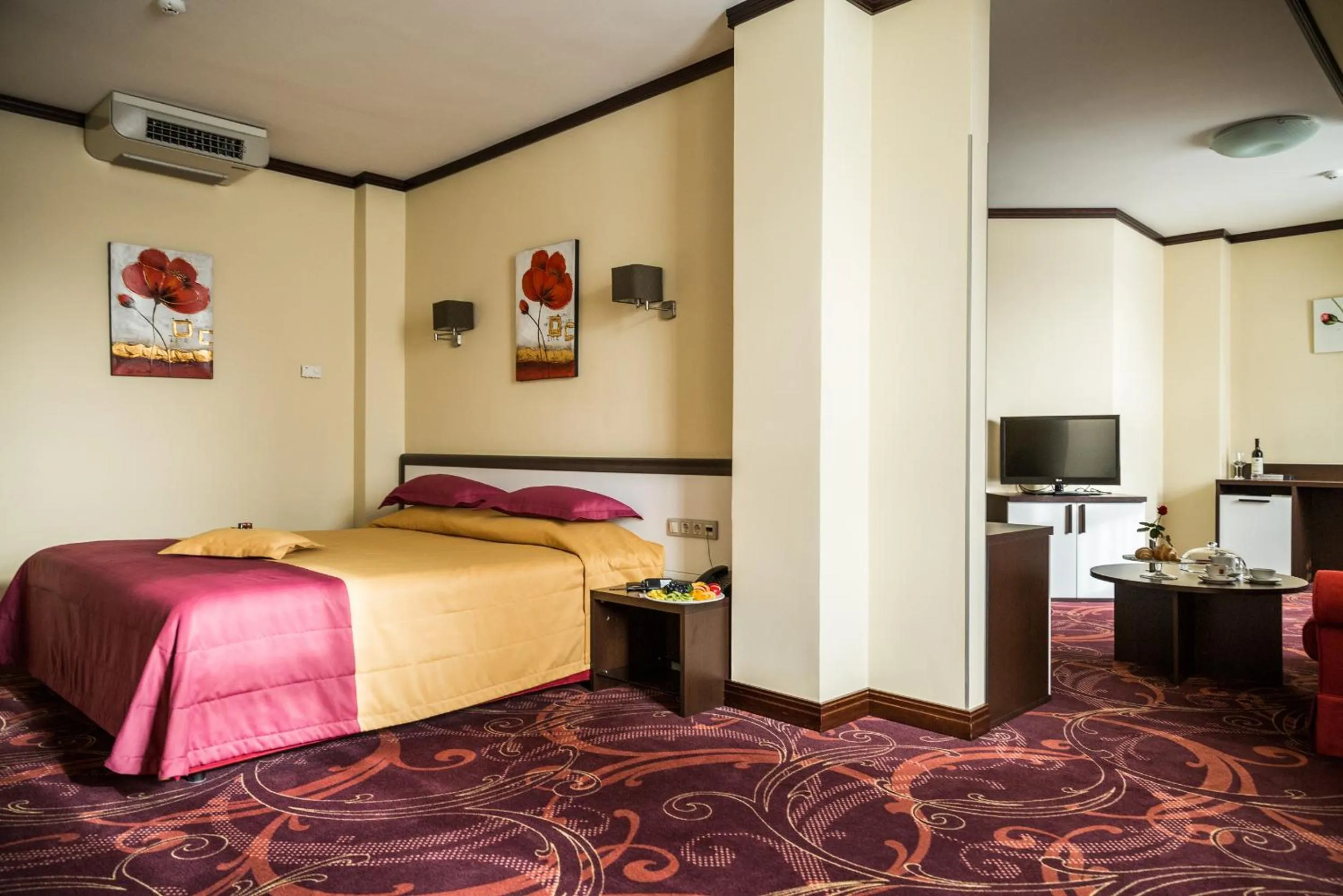 Photo of the whole room, Bed in Park-Hotel Golosievo