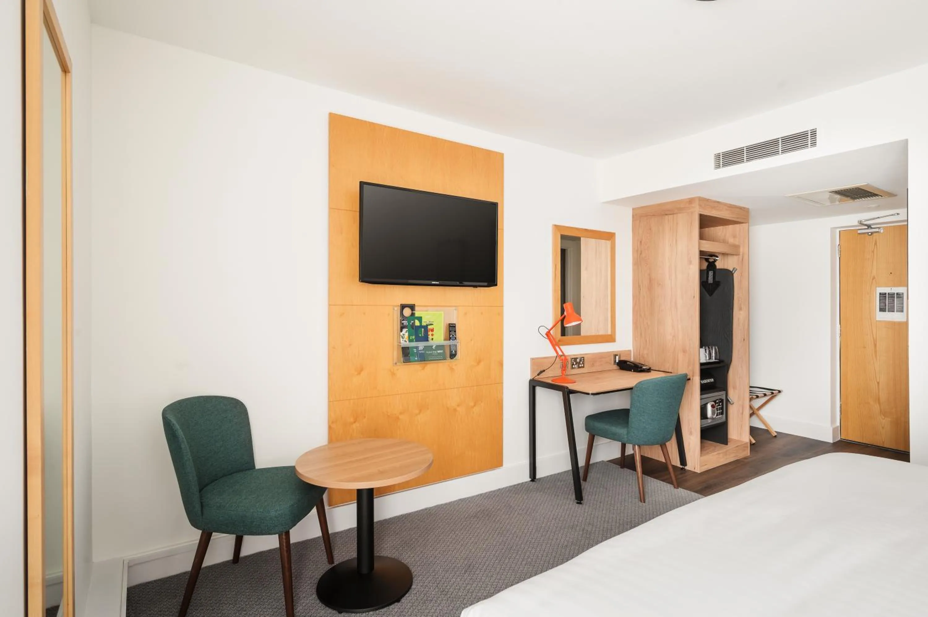 Bedroom, Bed in Holiday Inn Birmingham City by IHG