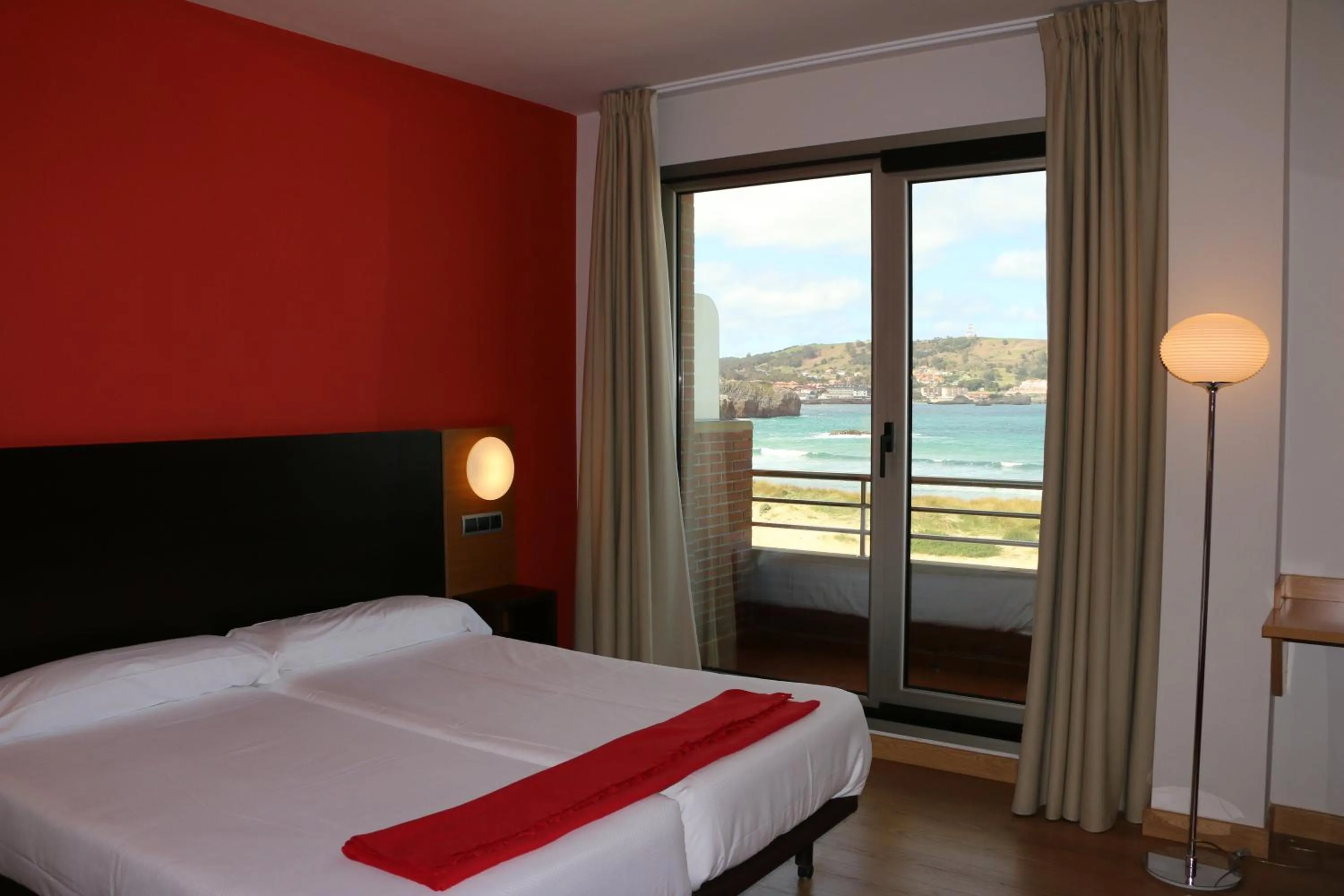 Spring in Hotel Marítimo Ris con garaje