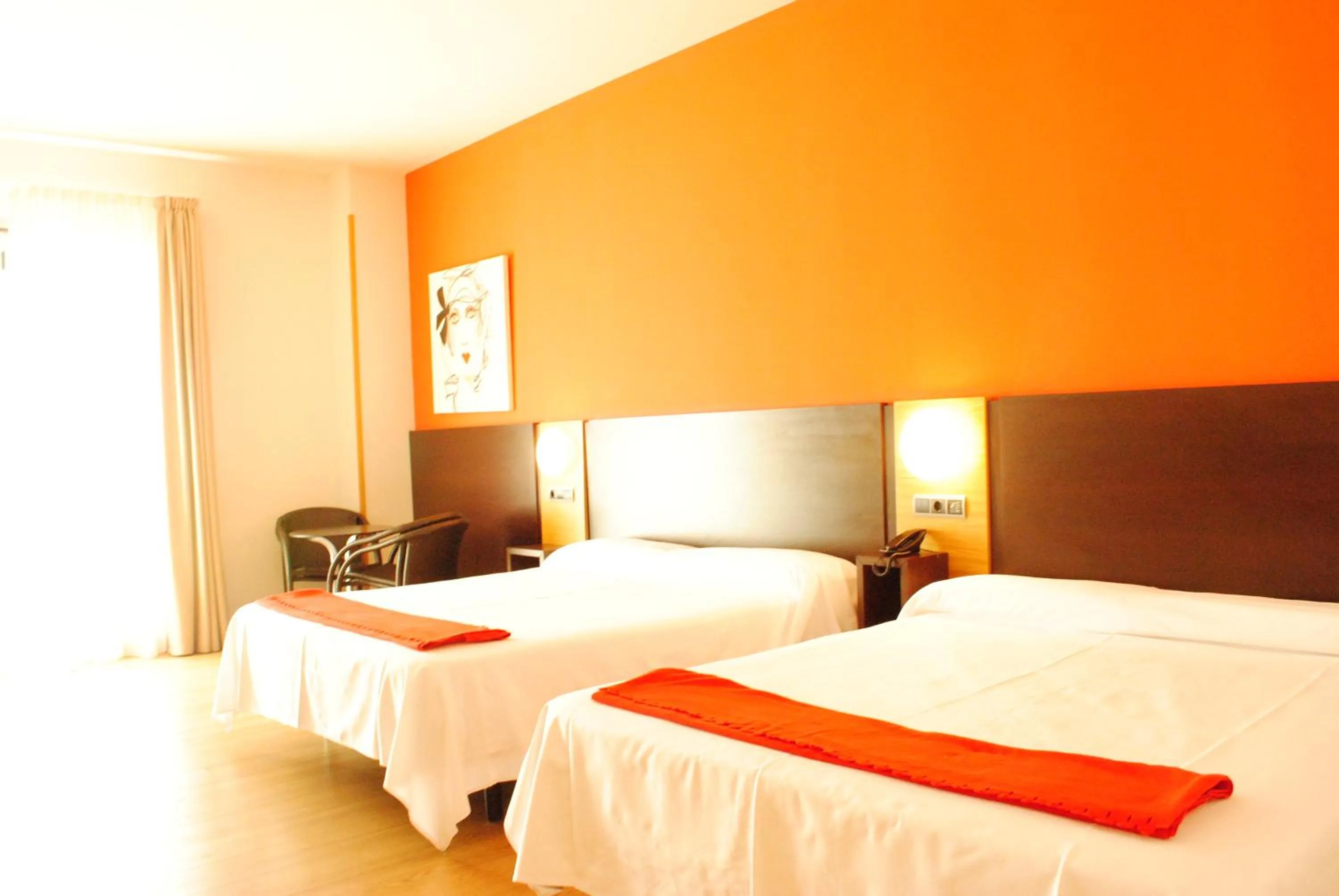 Bedroom in Hotel Marítimo Ris con garaje