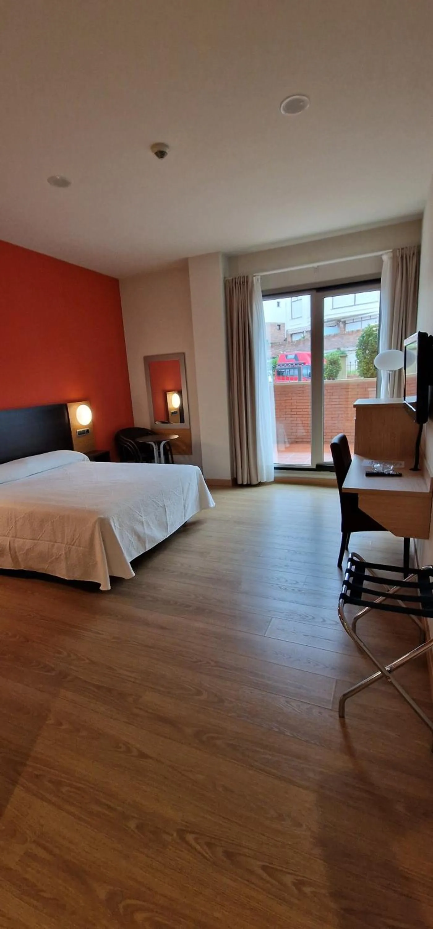 Bedroom in Hotel Marítimo Ris con garaje