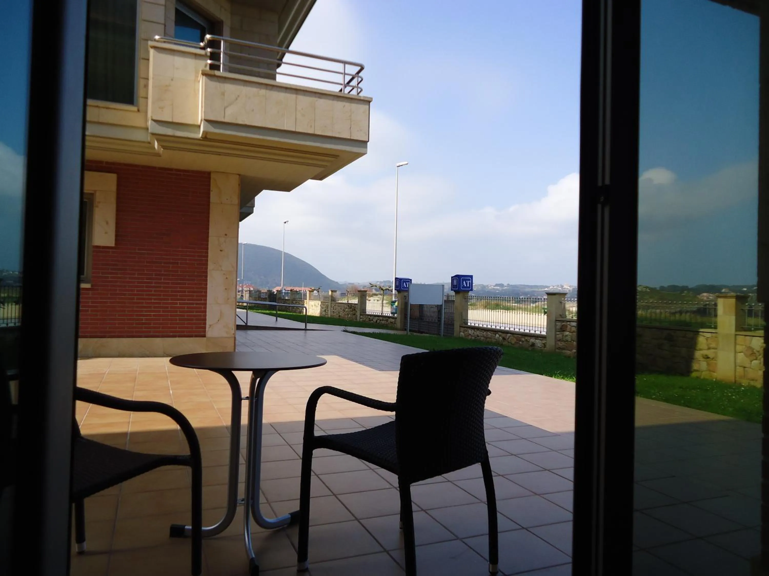 Patio in Hotel Marítimo Ris con garaje