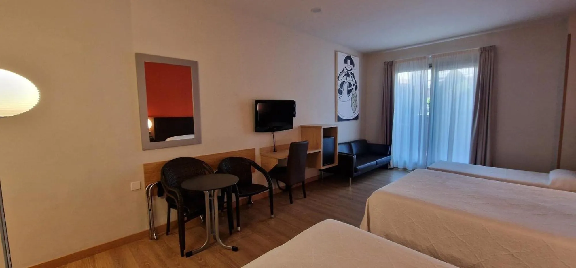 Bedroom in Hotel Marítimo Ris con garaje