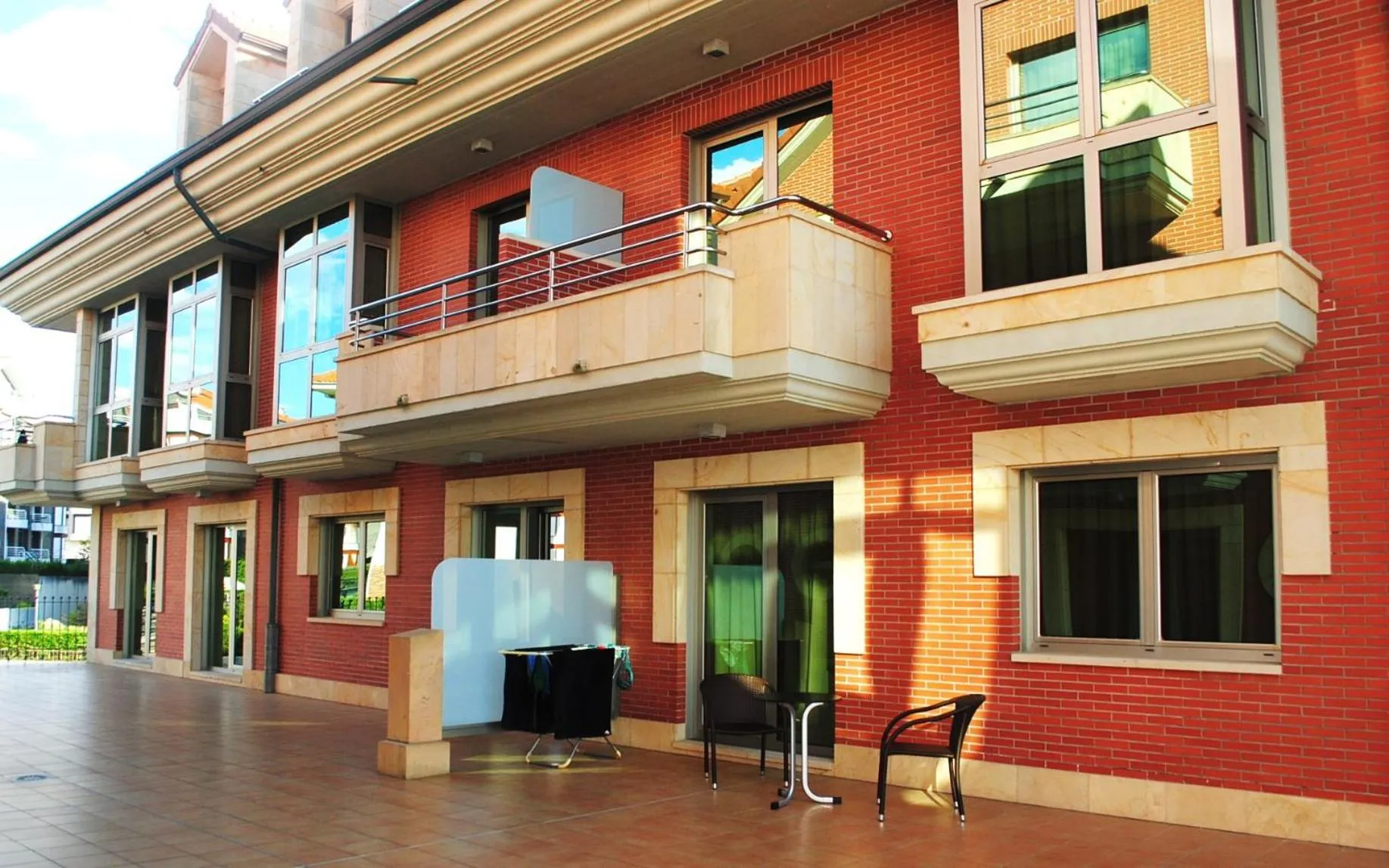 Patio in Hotel Marítimo Ris con garaje