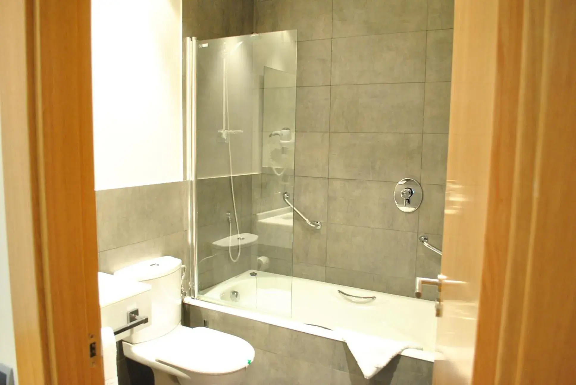 Twin Room with Balcony in Hotel Marítimo Ris con garaje Twin Room with Balcony in Hotel Marítimo Ris con garaje