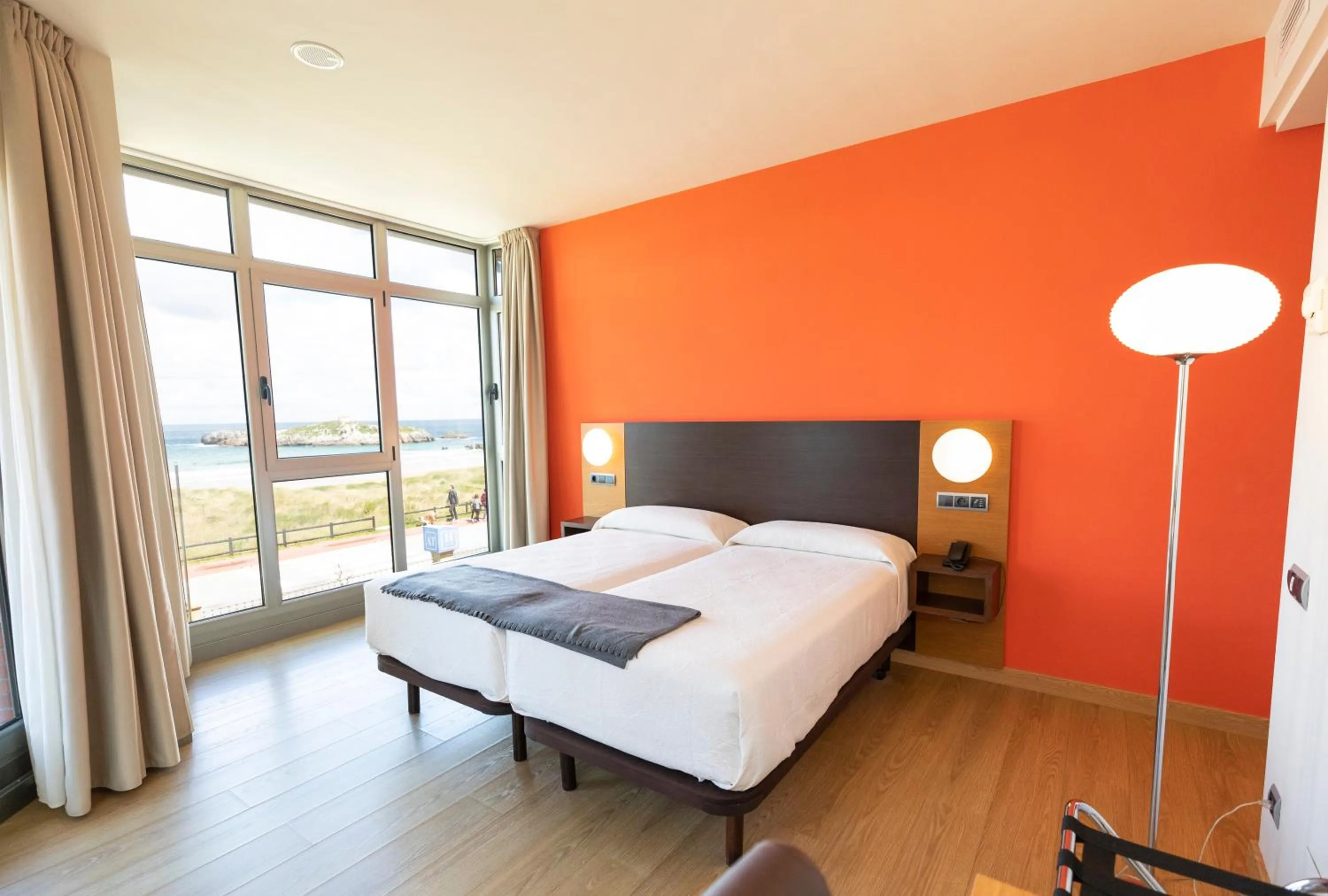 Photo of the whole room in Hotel Marítimo Ris con garaje