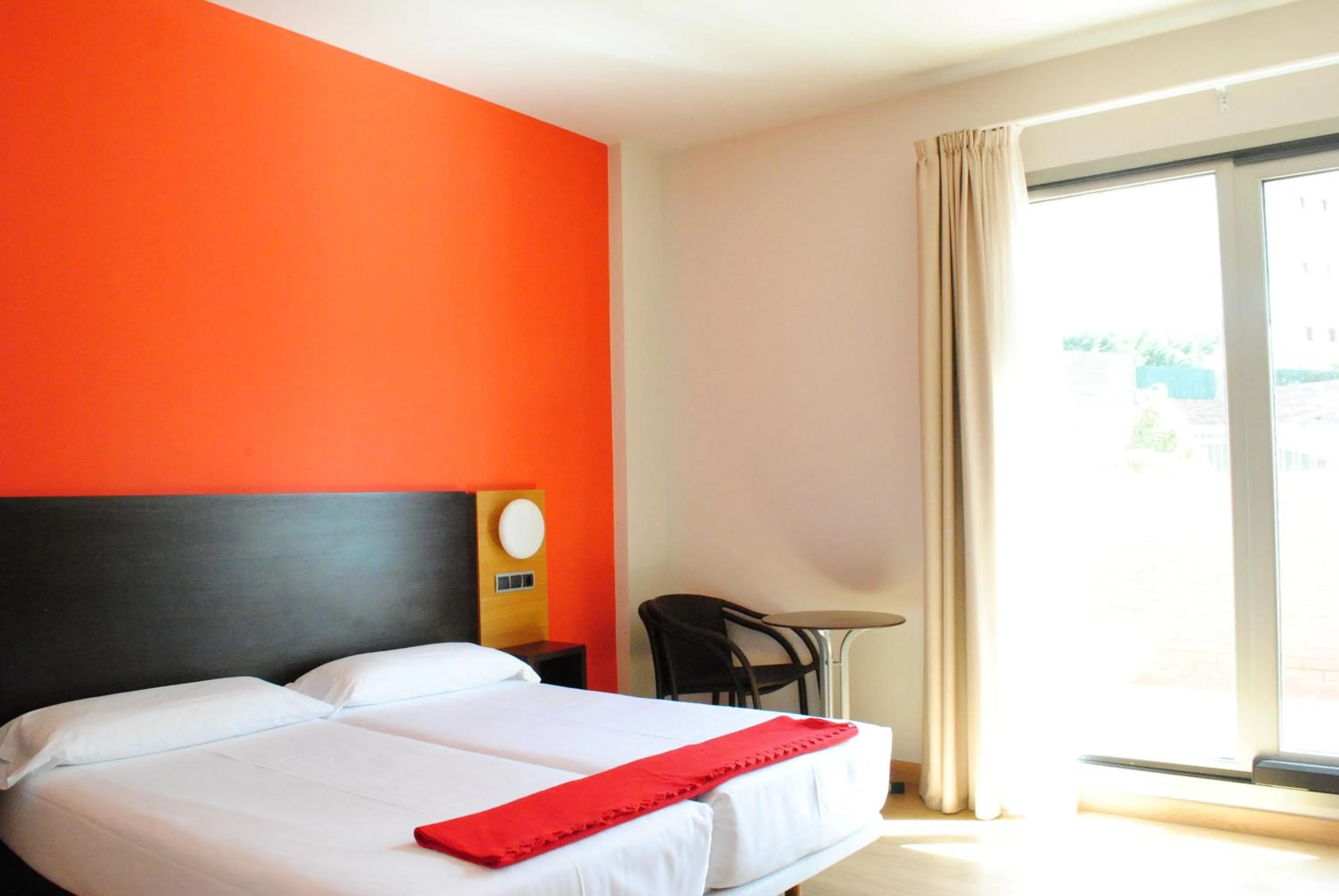 Bedroom in Hotel Marítimo Ris con garaje