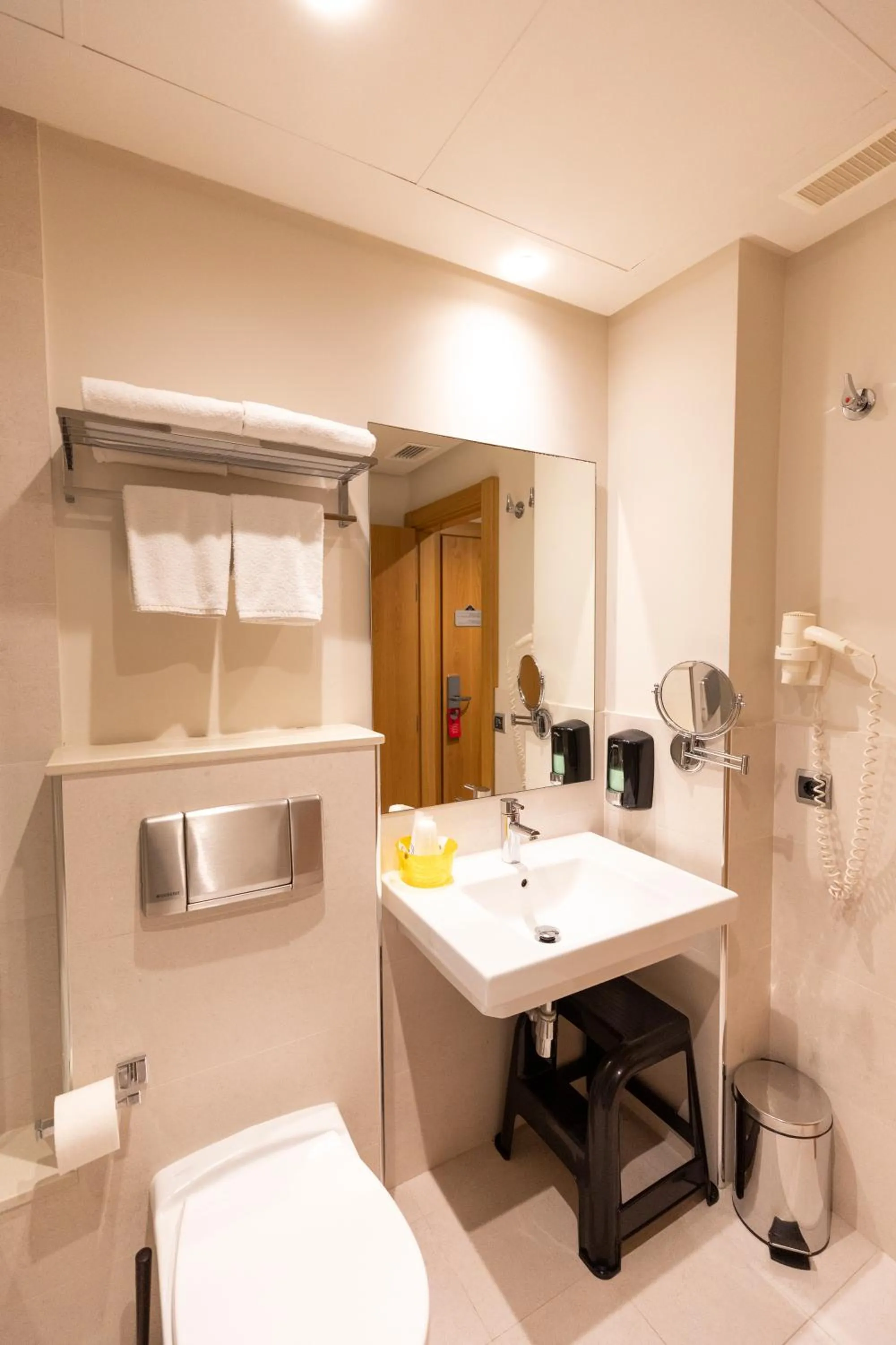 Bathroom in Hotel Marítimo Ris con garaje