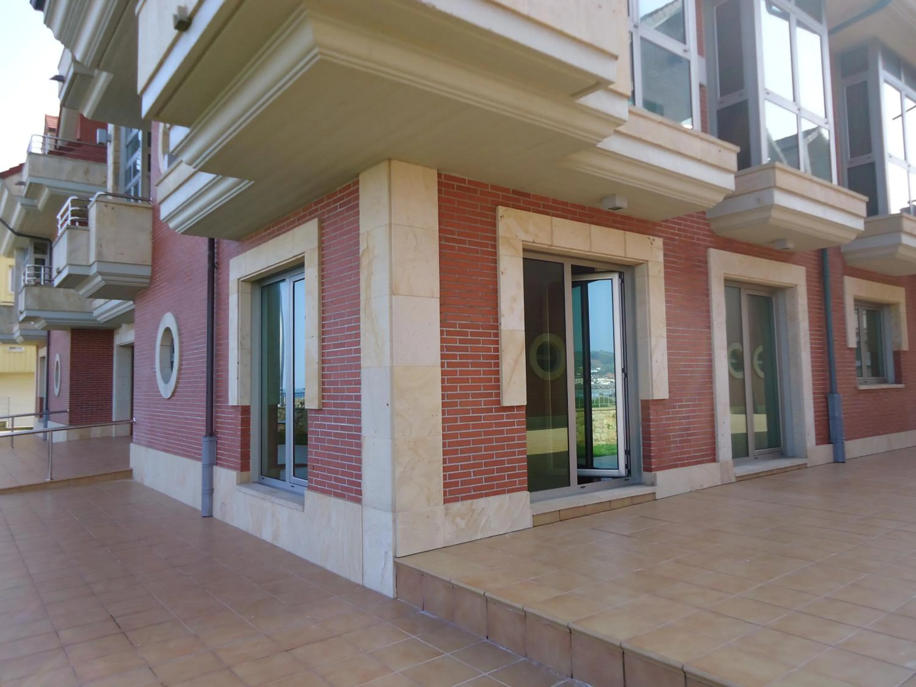 Patio in Hotel Marítimo Ris con garaje