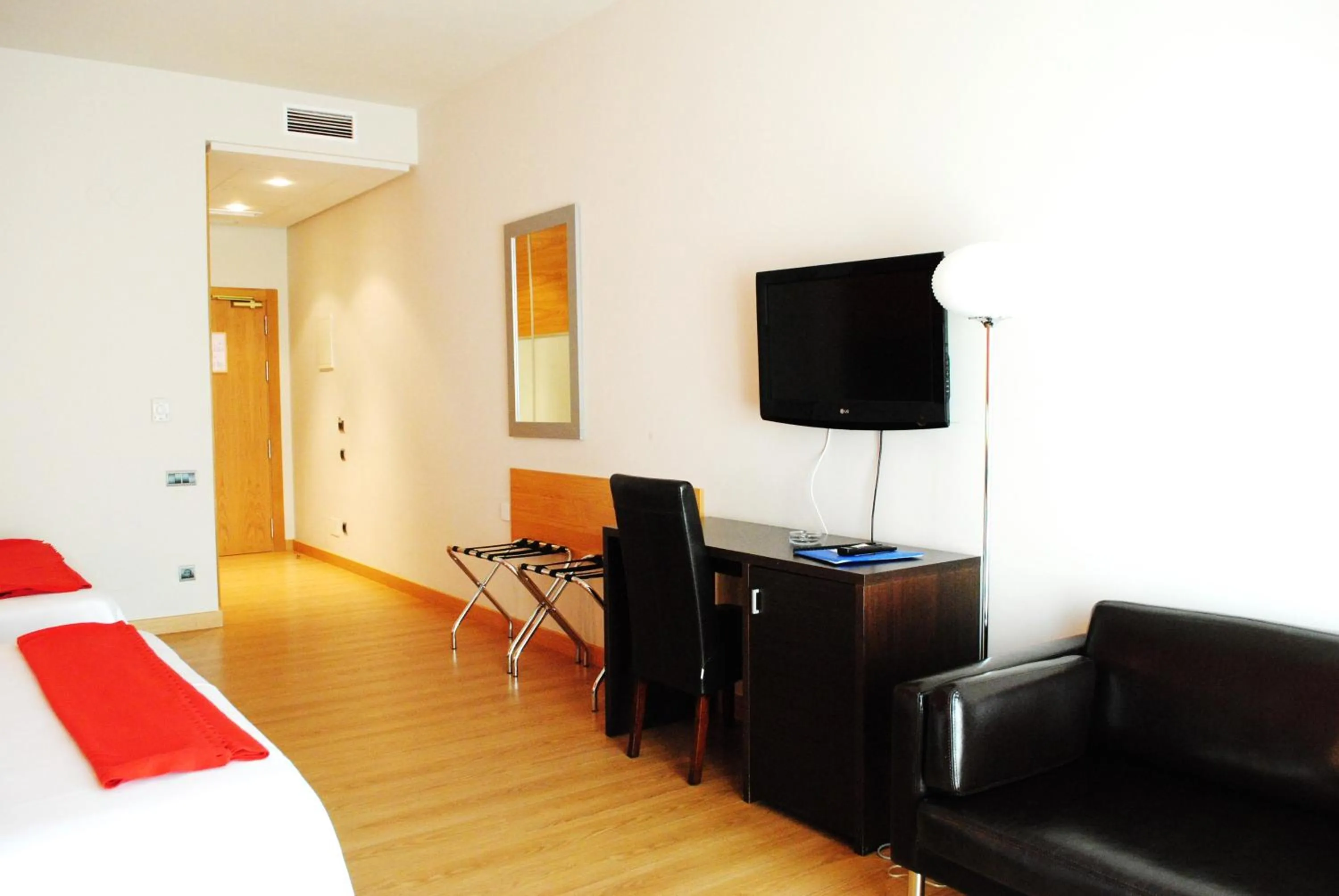 Bedroom in Hotel Marítimo Ris con garaje