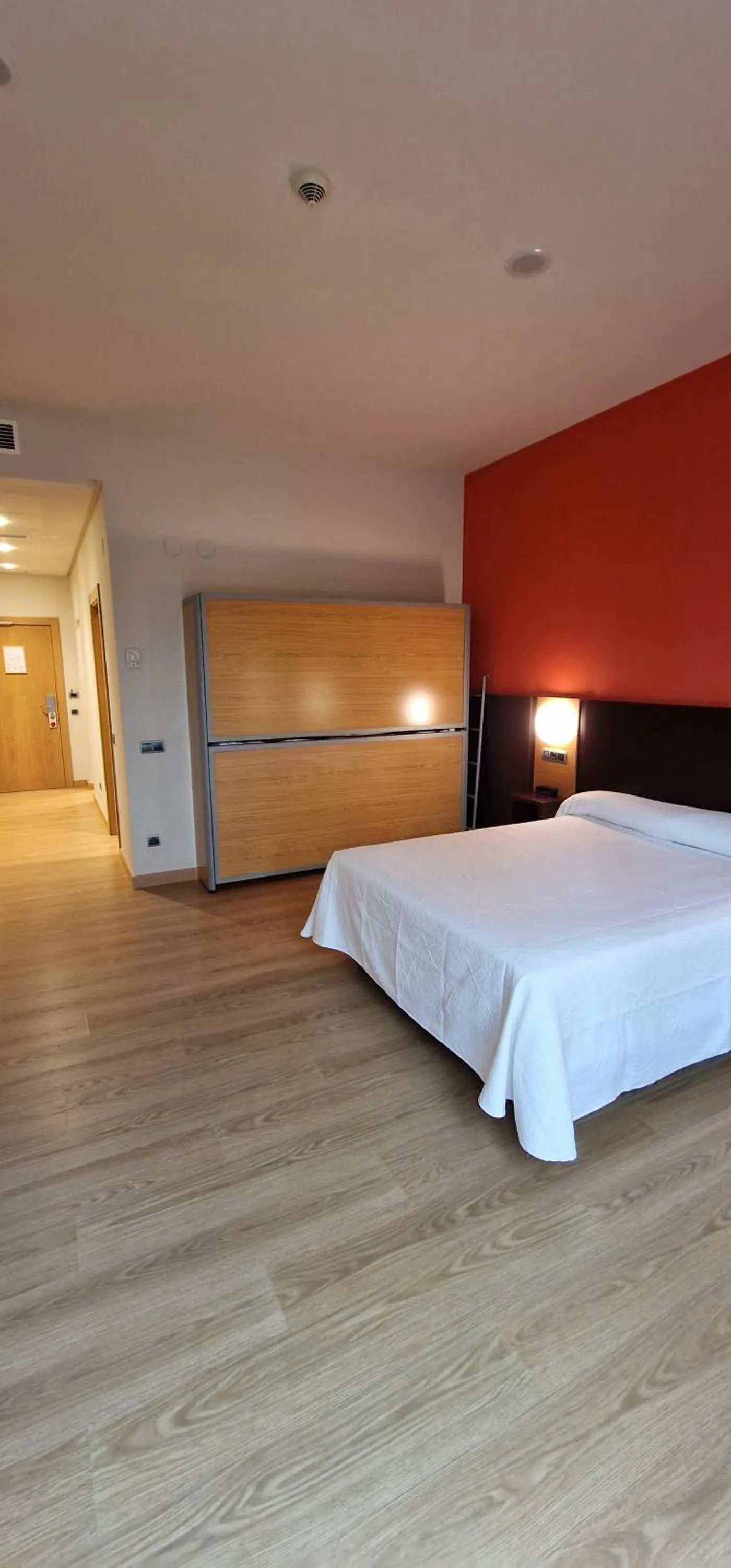 Bedroom in Hotel Marítimo Ris con garaje