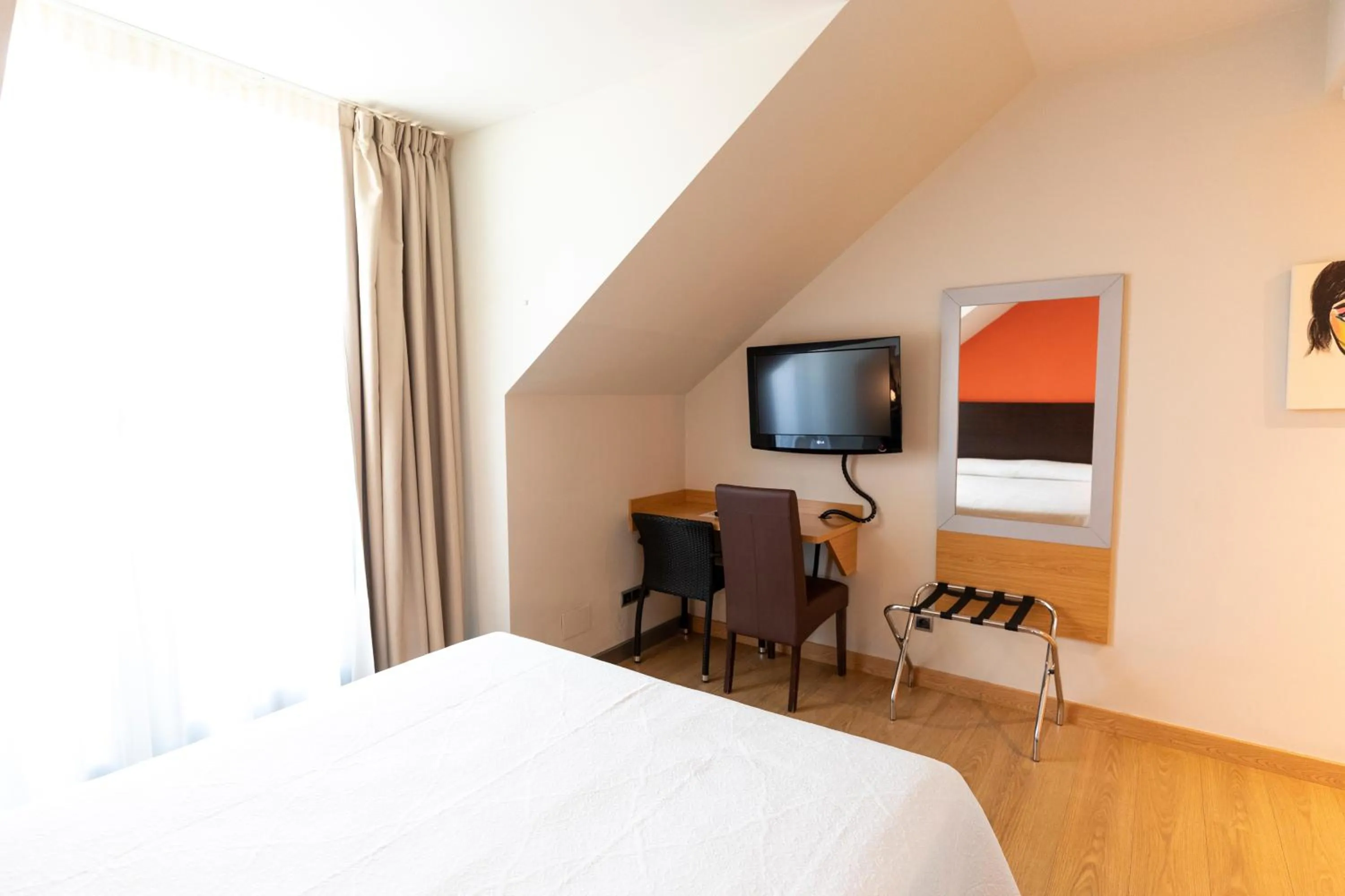 Bedroom in Hotel Marítimo Ris con garaje